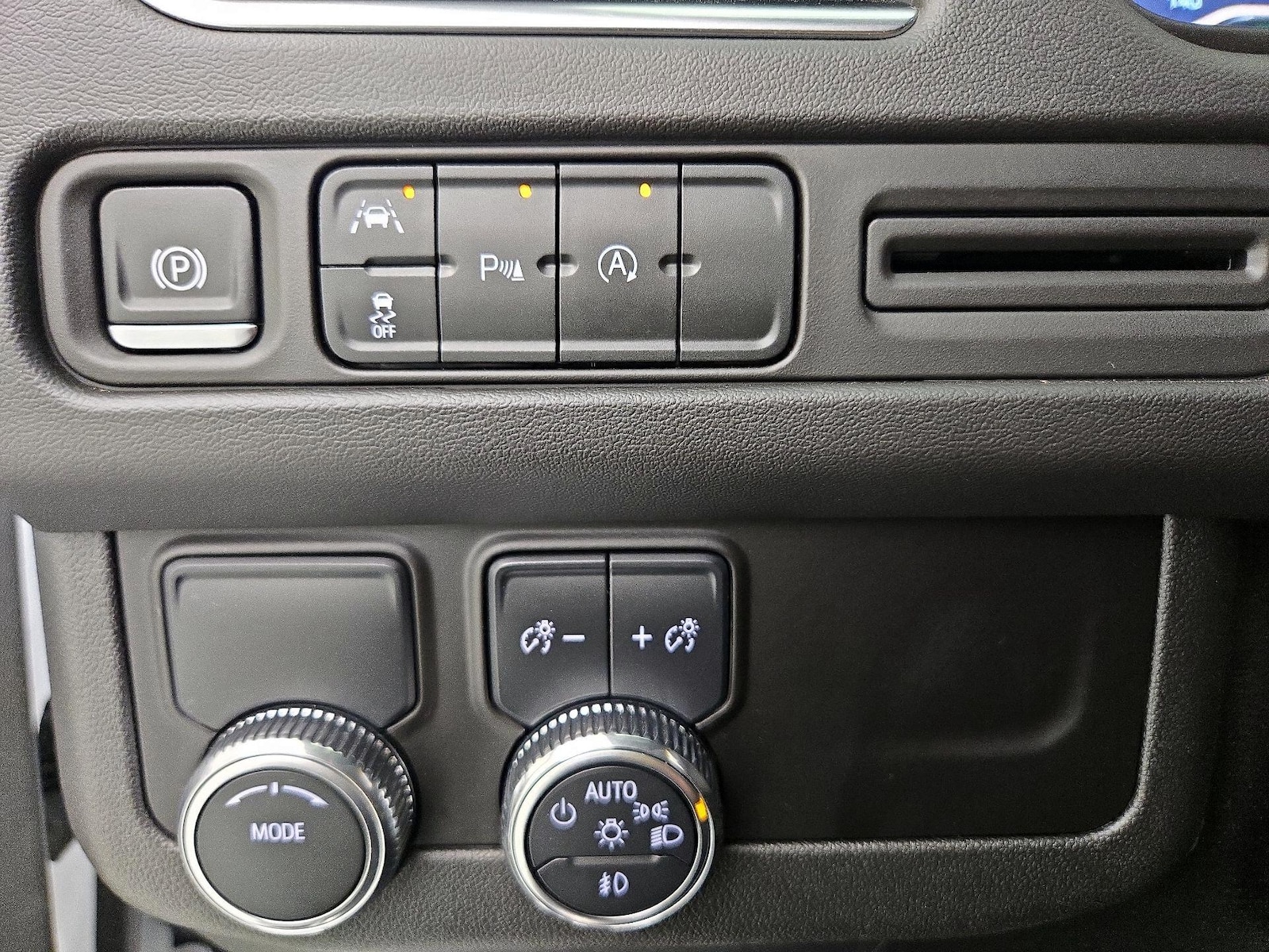 2024 GMC Yukon XL SLT - Photo 14