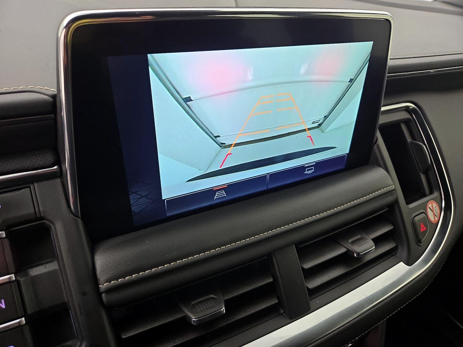 2024 GMC Yukon XL SLT - Photo 15
