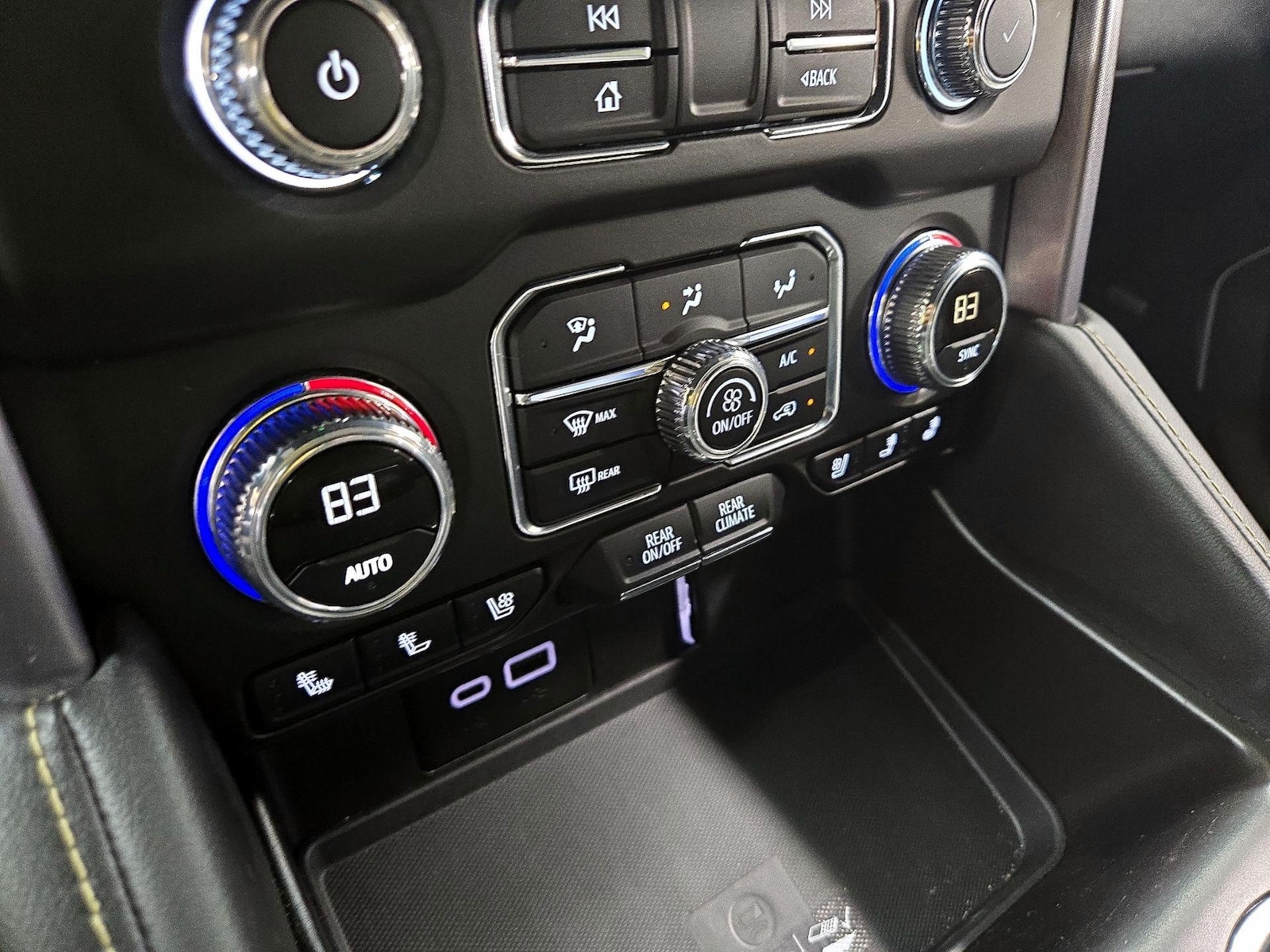 2024 GMC Yukon XL SLT - Photo 17