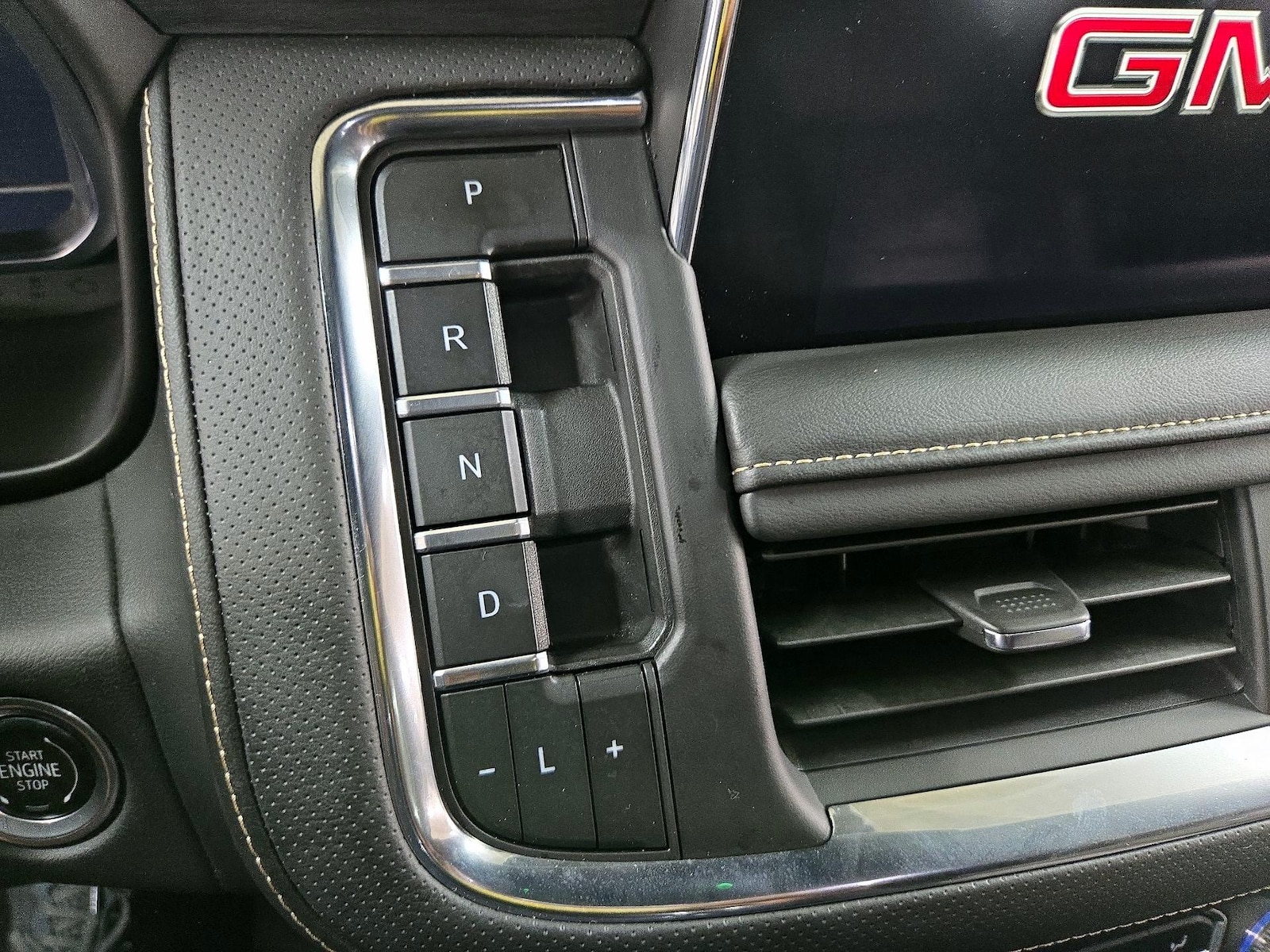 2024 GMC Yukon XL SLT - Photo 18