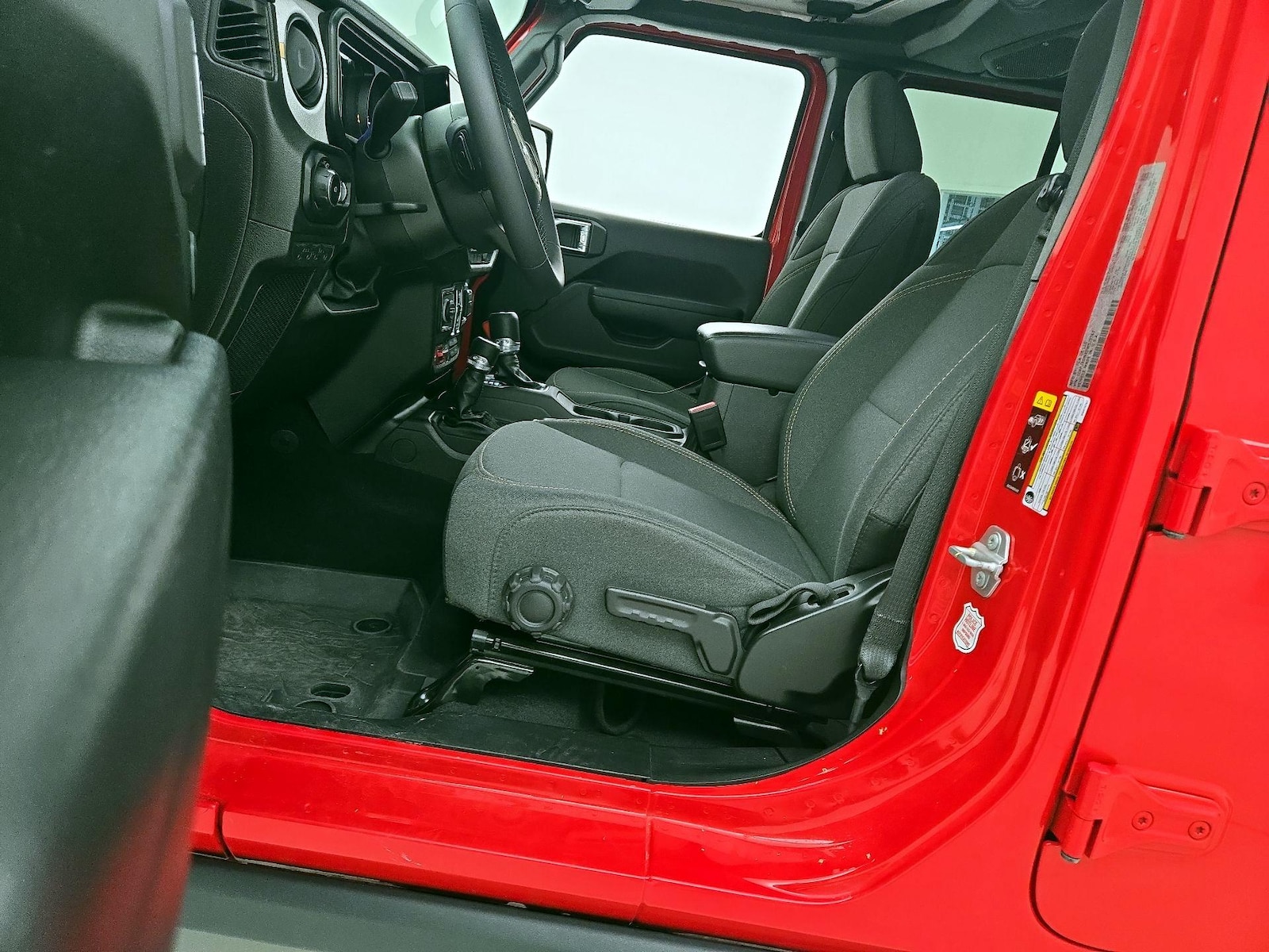 2025 Jeep Wrangler 4-Door Willys - Photo 13