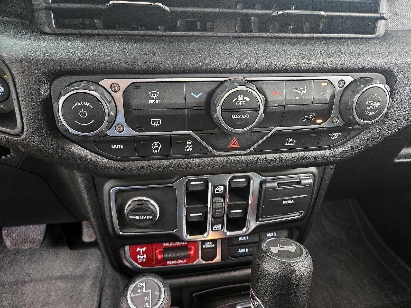 2025 Jeep Wrangler 4-Door Willys - Photo 18