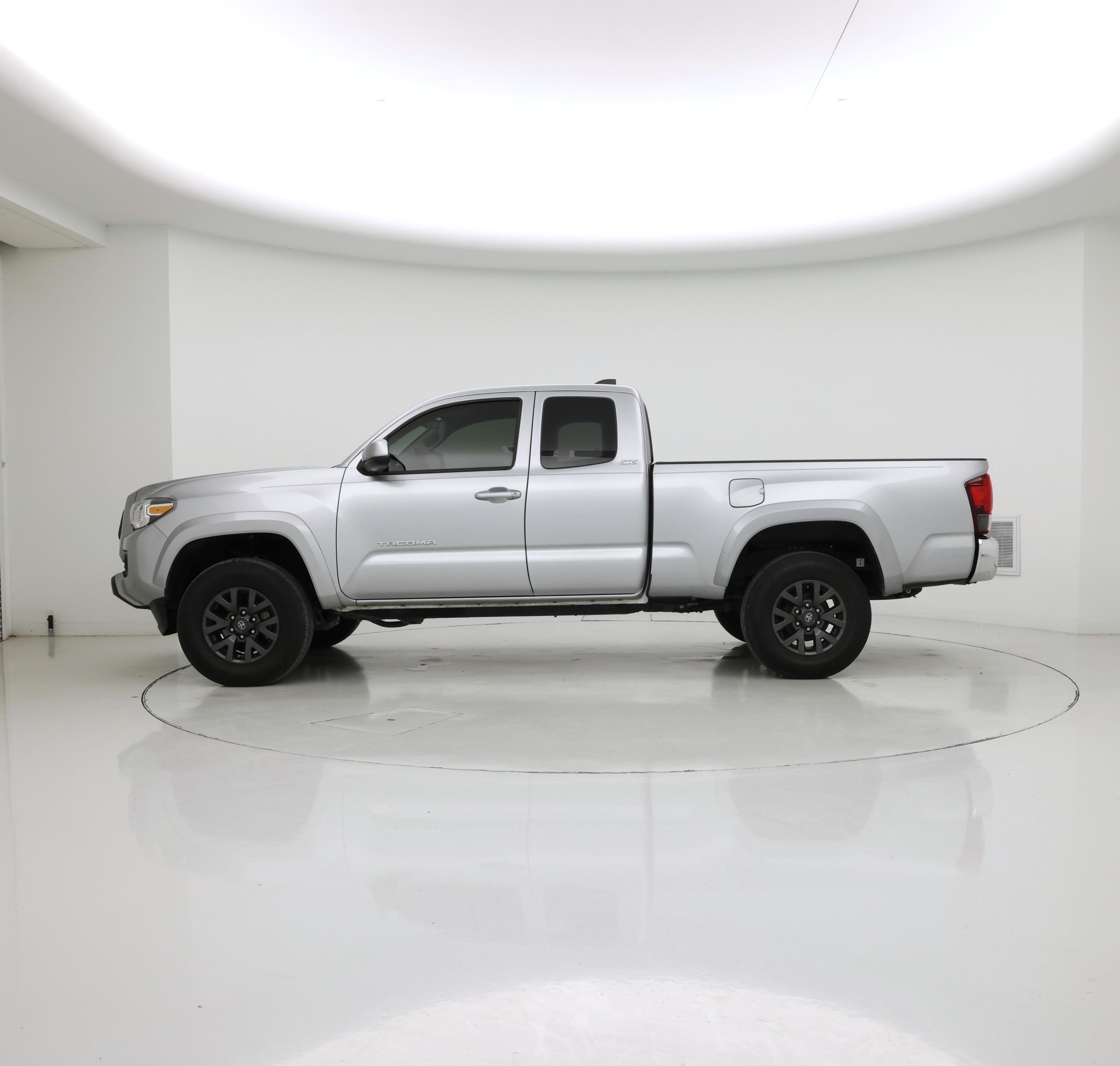 Thumbnail: 2023 Toyota Tacoma - 3