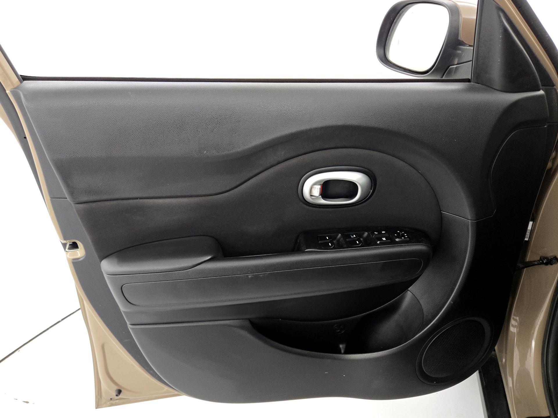 Thumbnail: 2016 Kia Soul - 12
