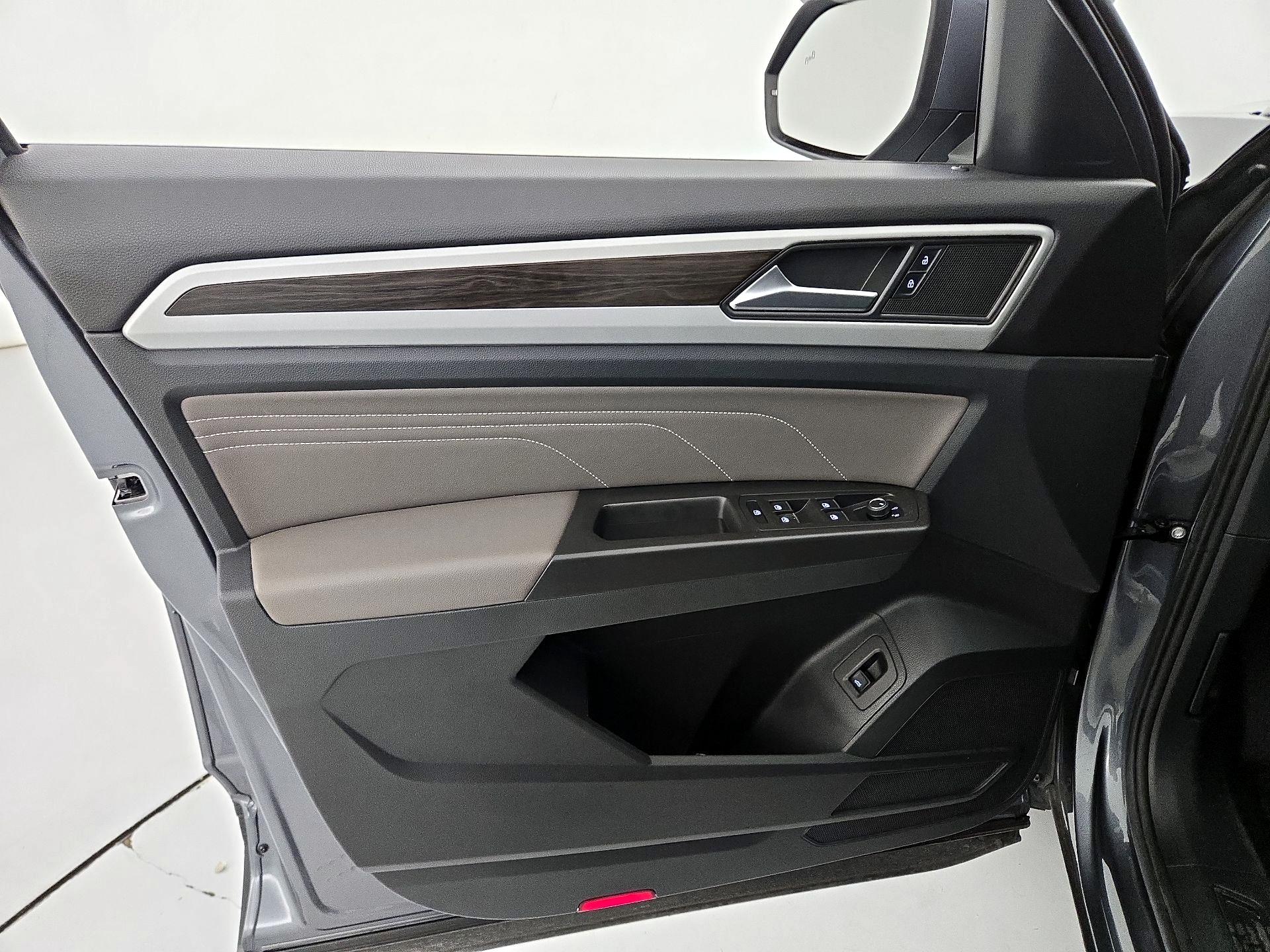 Thumbnail: 2023 Volkswagen Atlas - 12