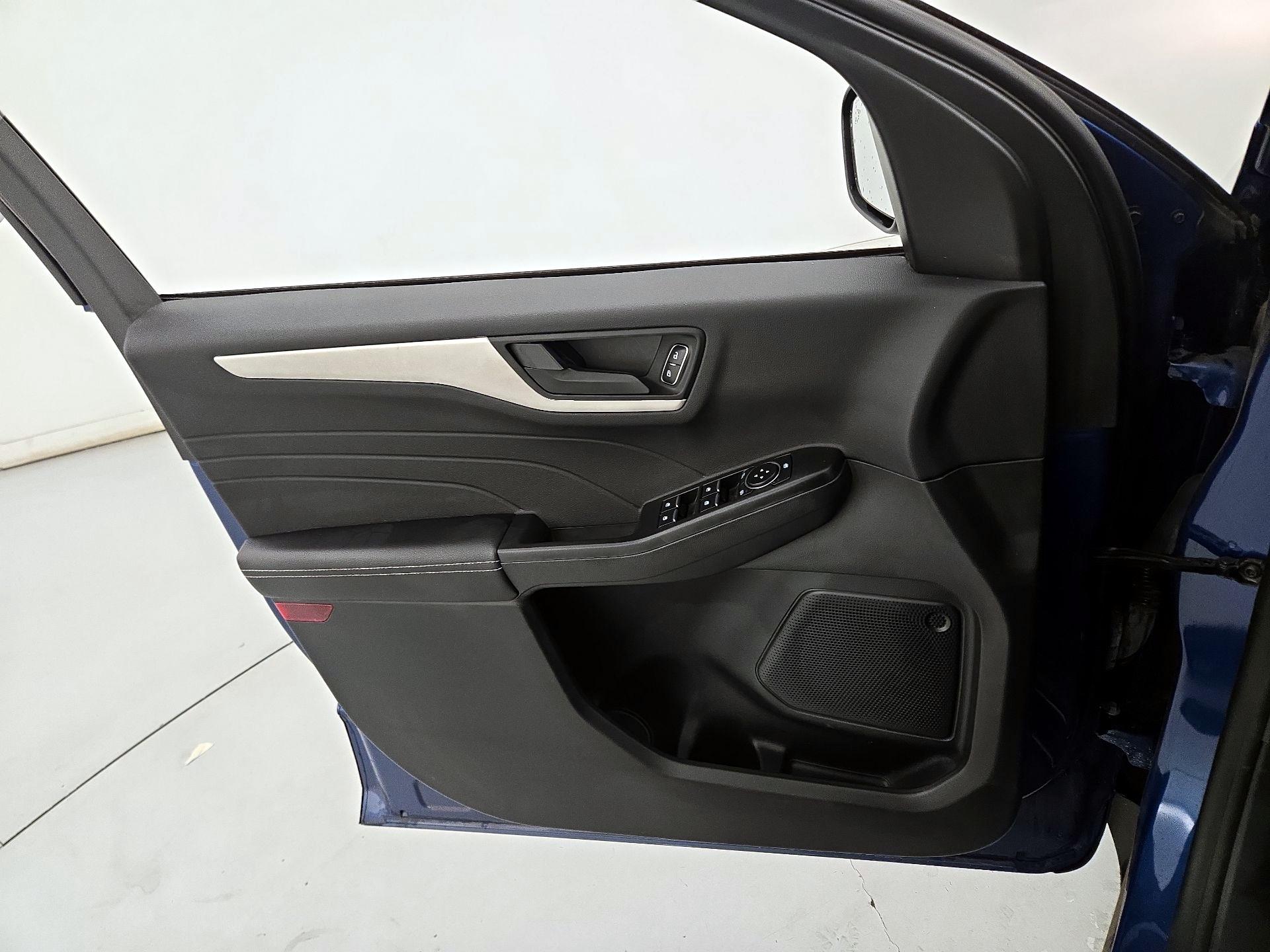 Thumbnail: 2022 Ford Escape - 12
