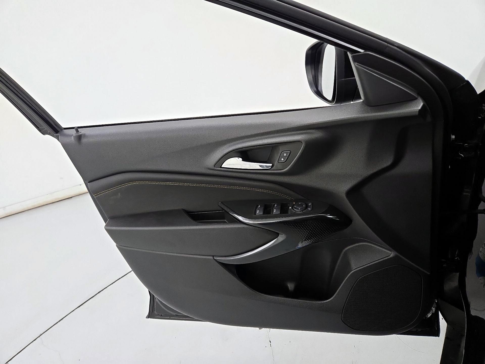 Thumbnail: 2026 Chevrolet Trax - 12