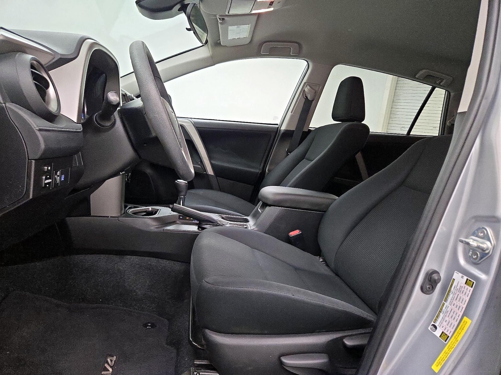 2017 Toyota RAV4 LE - Photo 12