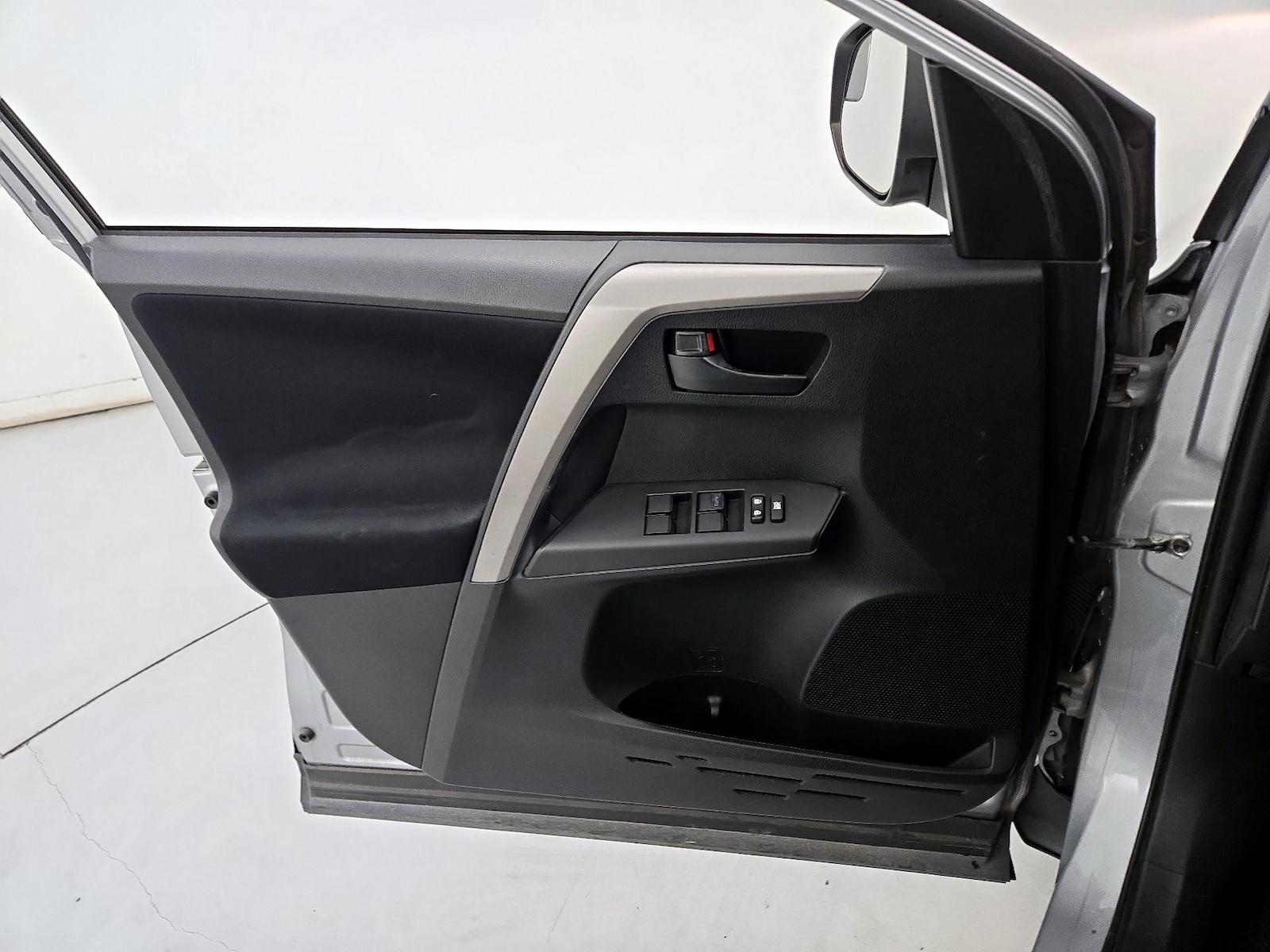 2017 Toyota RAV4 LE - Photo 13