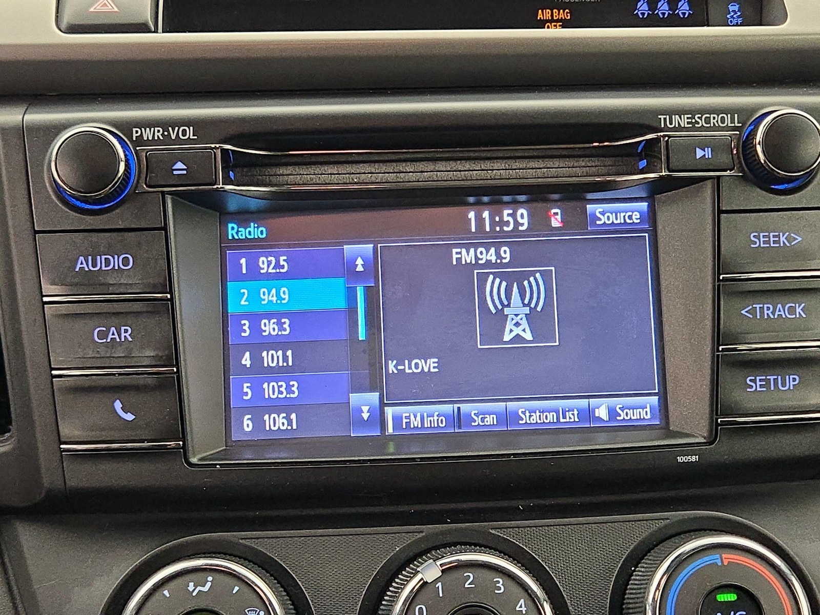 2017 Toyota RAV4 LE - Photo 16