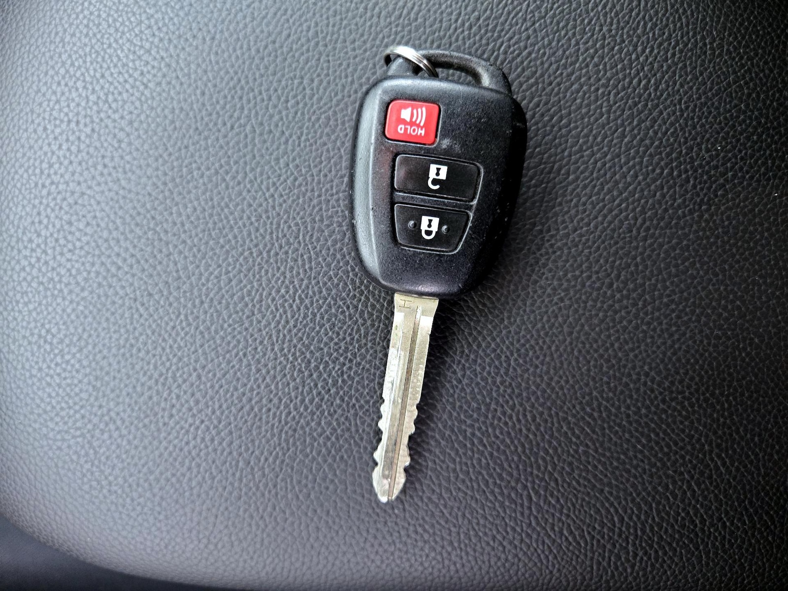 2017 Toyota RAV4 LE - Photo 23