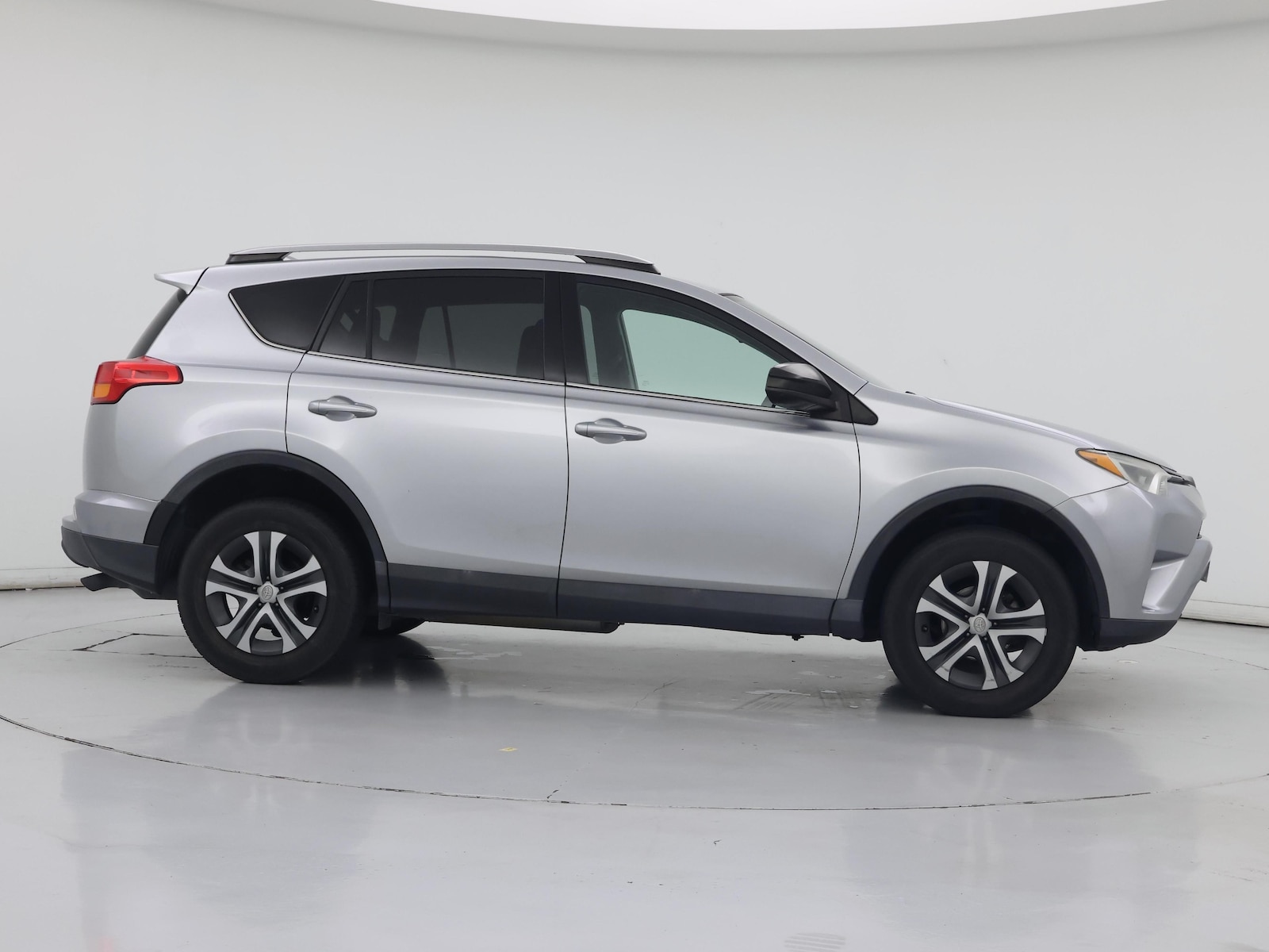 2017 Toyota RAV4 LE - Photo 8