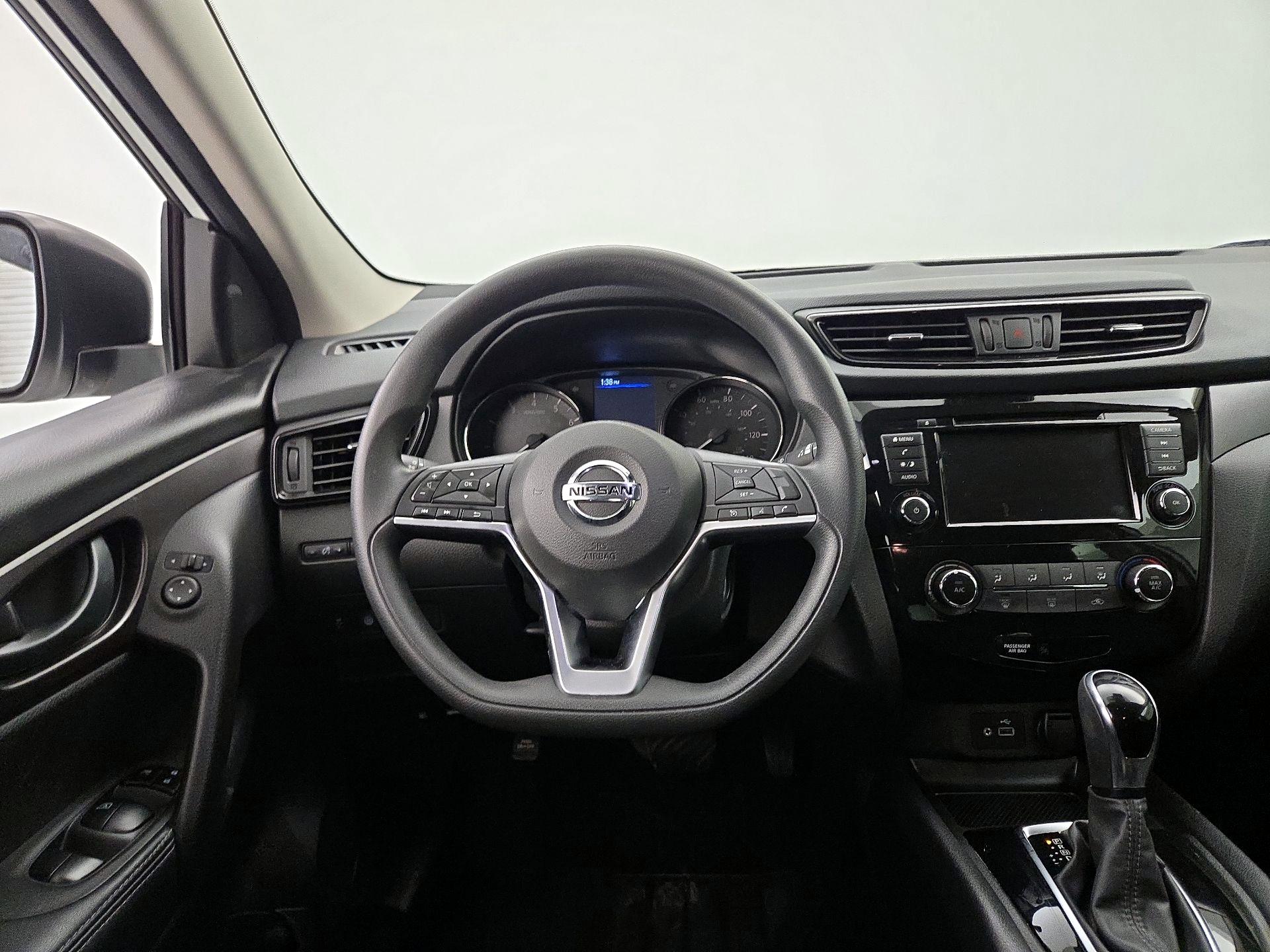 Thumbnail: 2020 Nissan Rogue Sport - 10