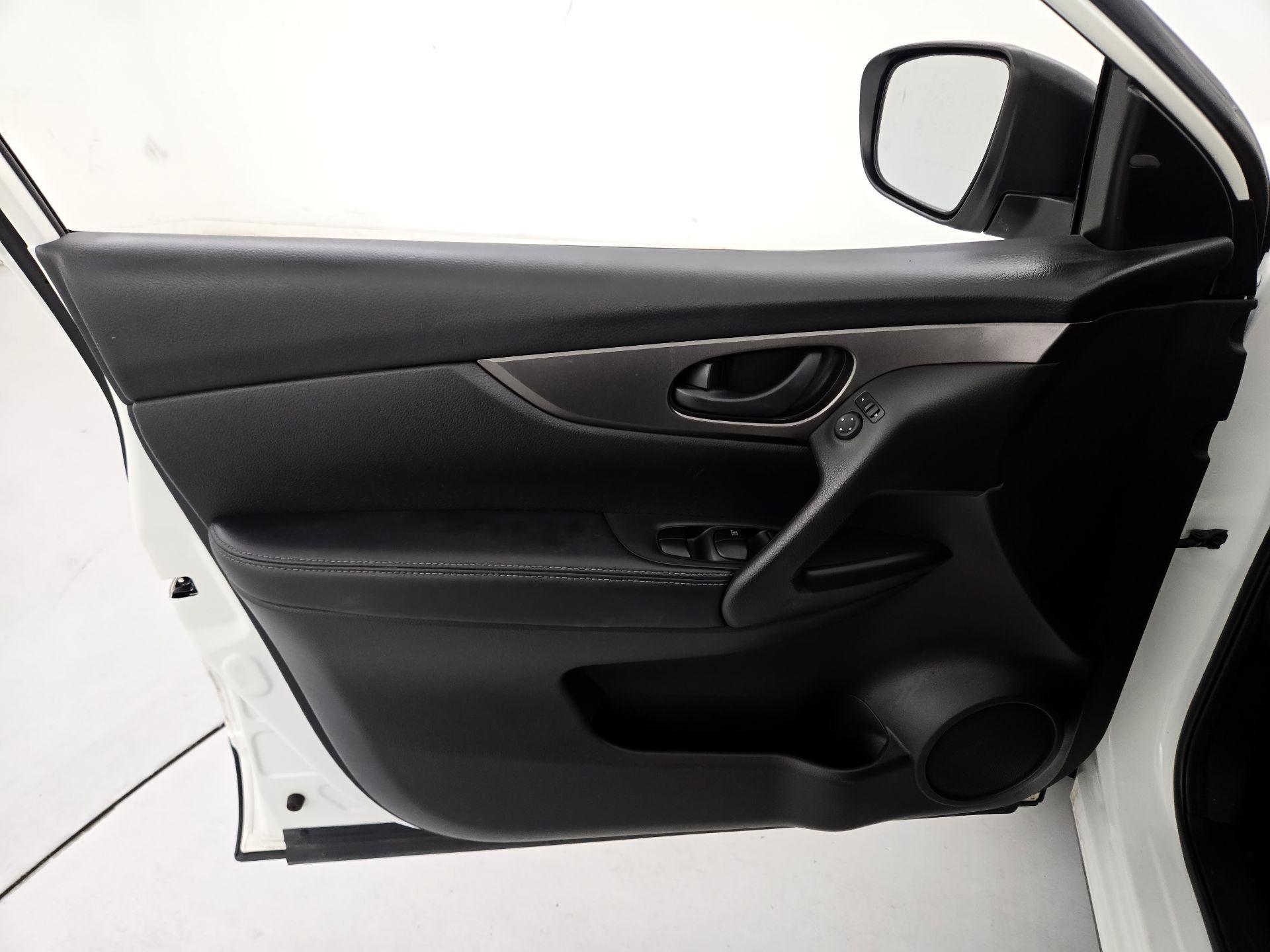 Thumbnail: 2020 Nissan Rogue Sport - 12