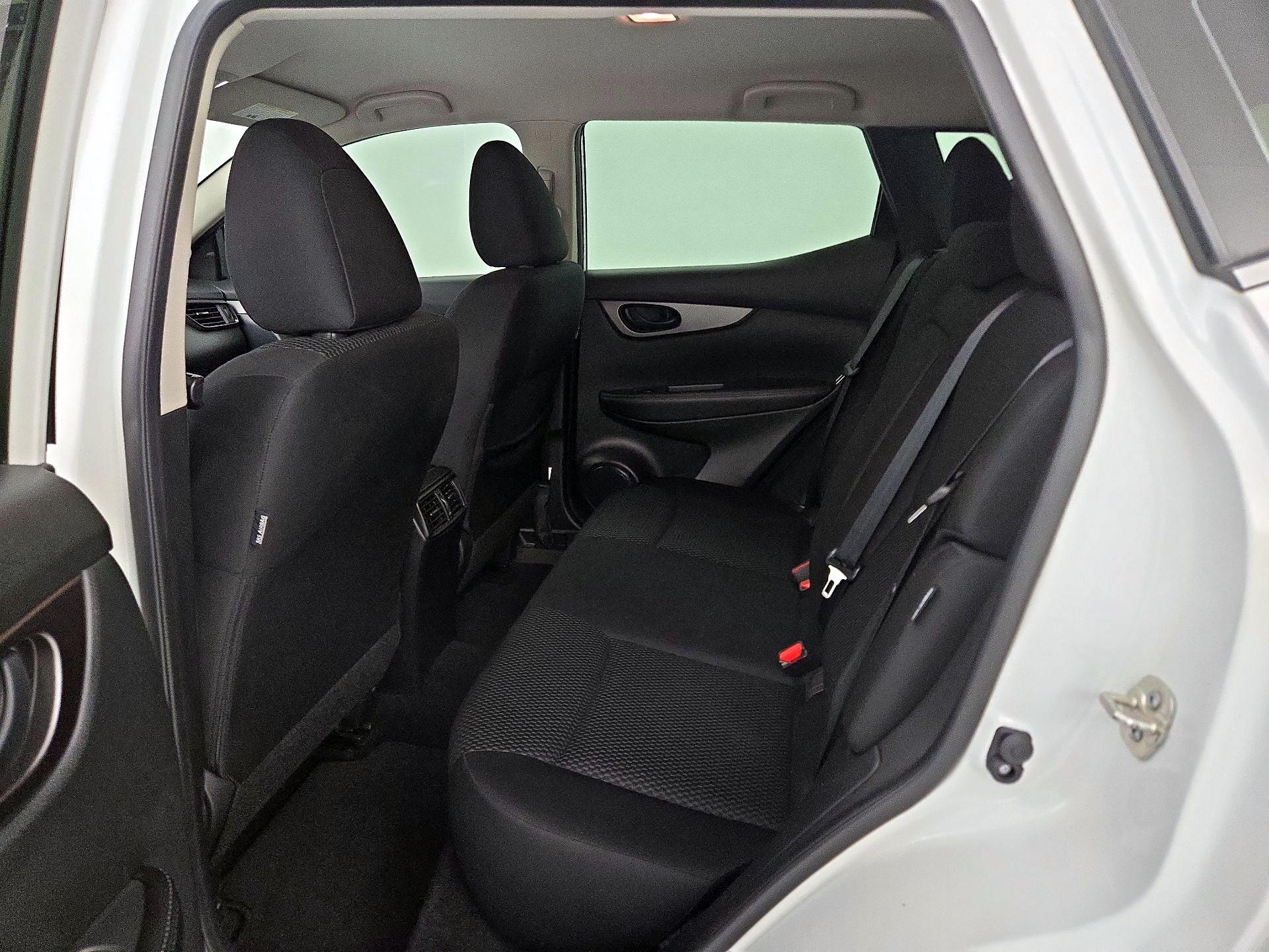 Thumbnail: 2020 Nissan Rogue Sport - 19