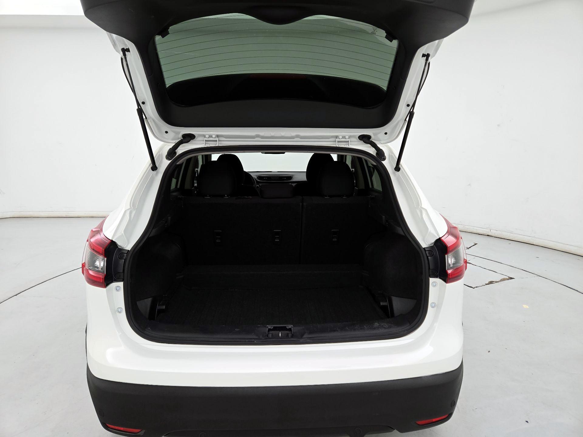 Thumbnail: 2020 Nissan Rogue Sport - 20