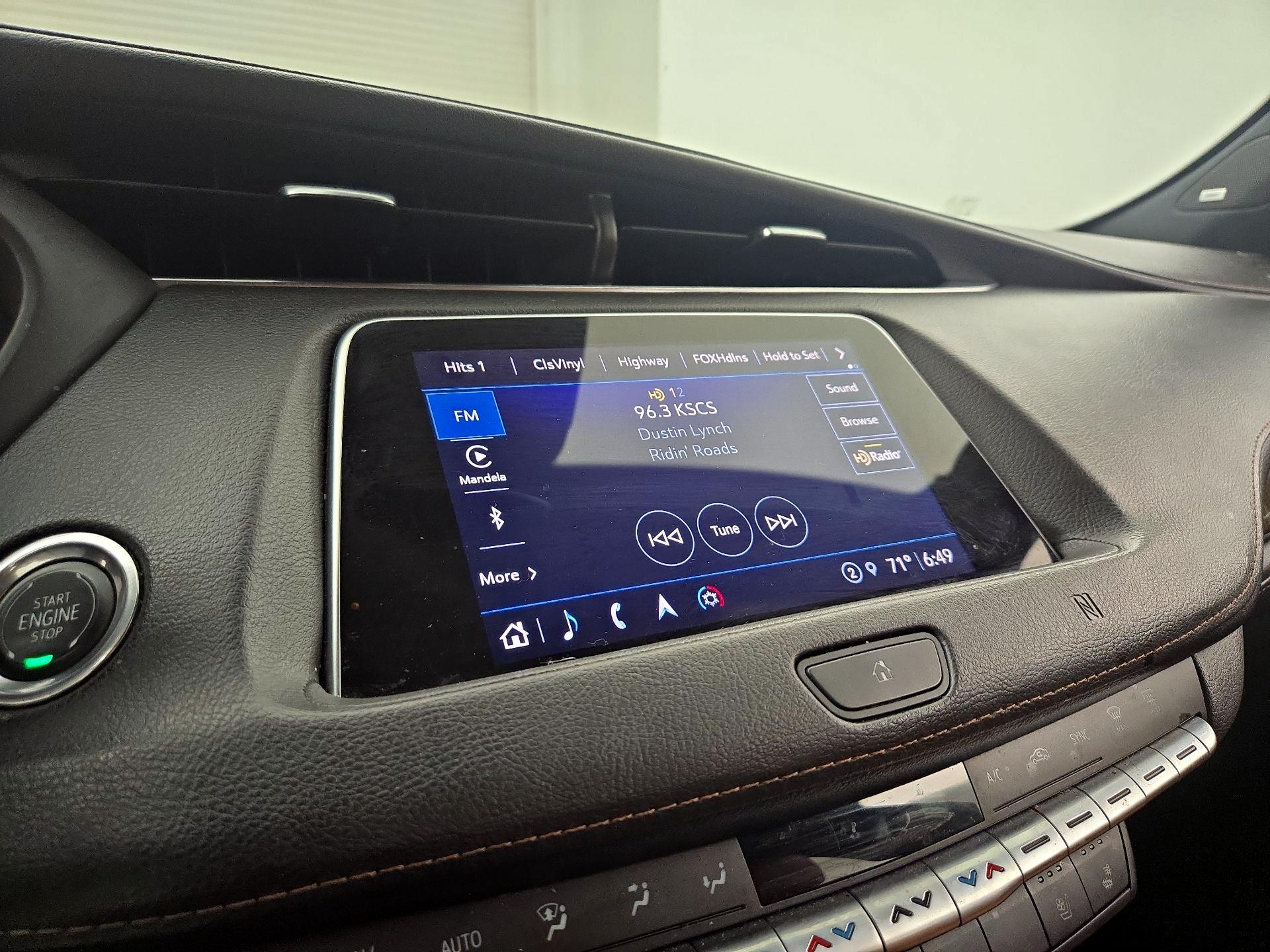 Thumbnail: 2021 Cadillac XT4 - 16
