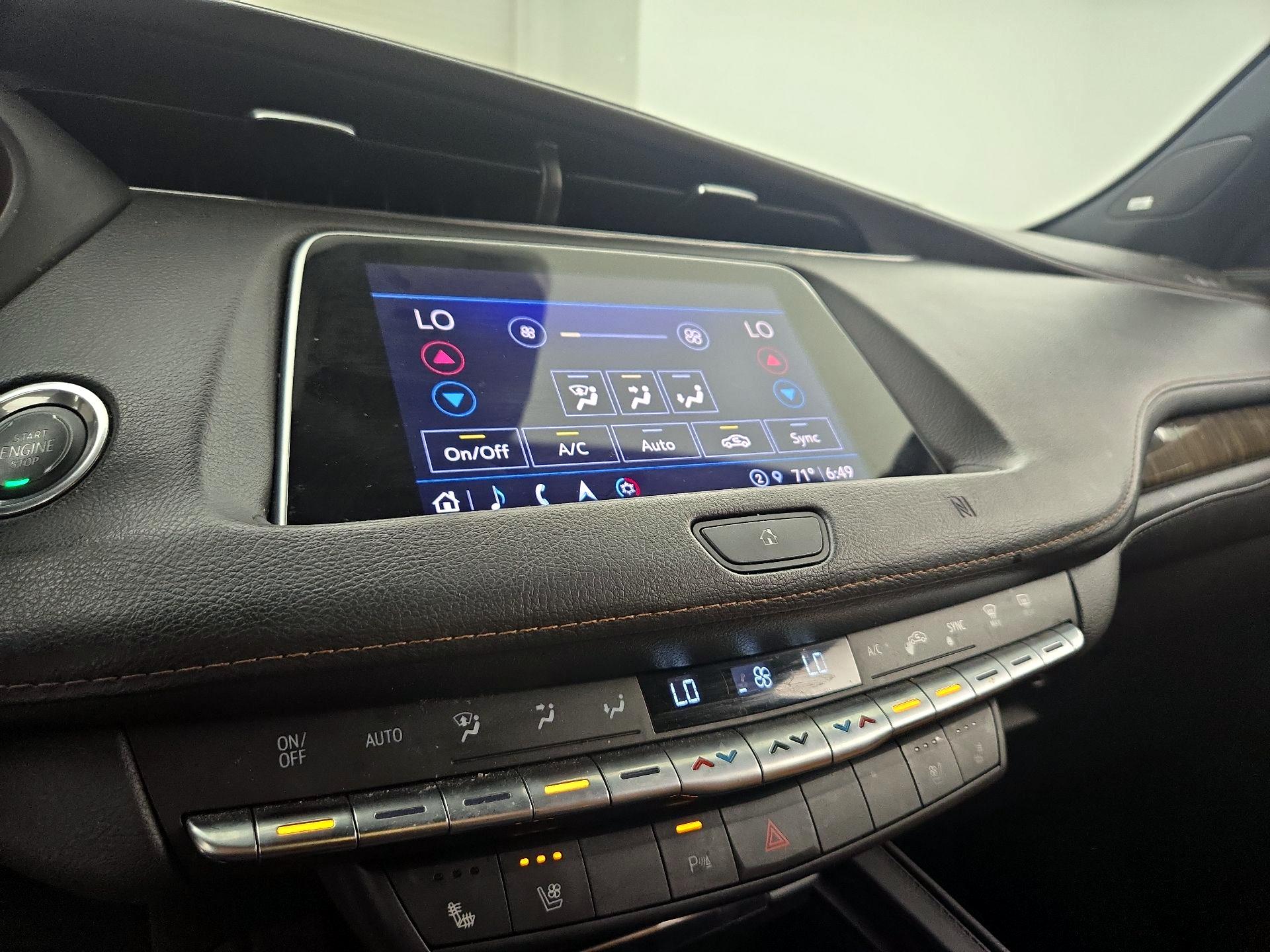 Thumbnail: 2021 Cadillac XT4 - 17