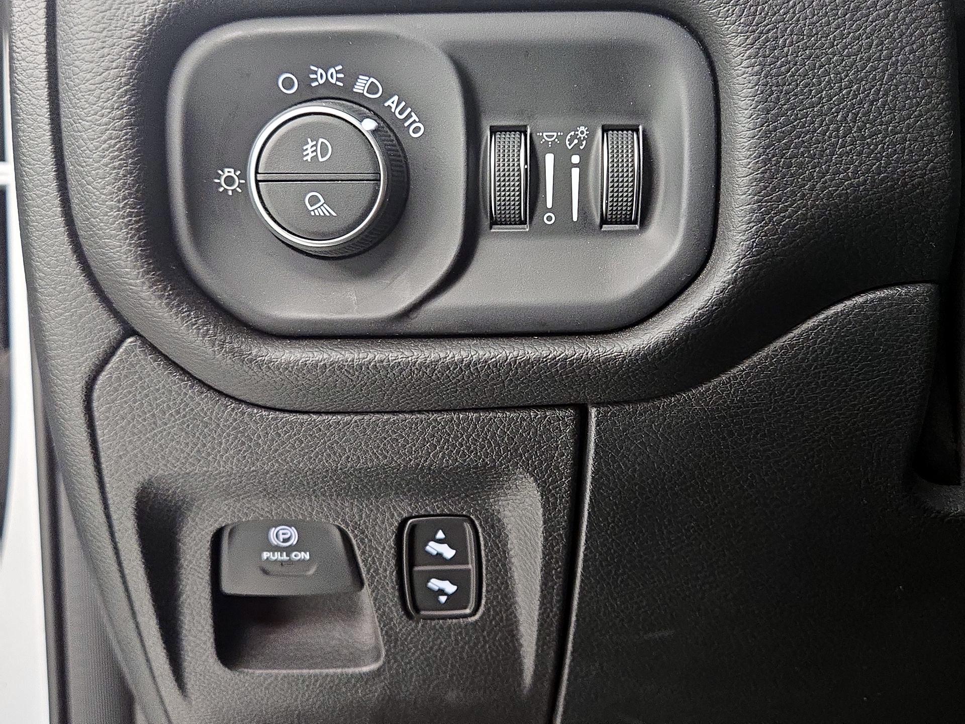 Thumbnail: 2025 RAM 1500 - 13