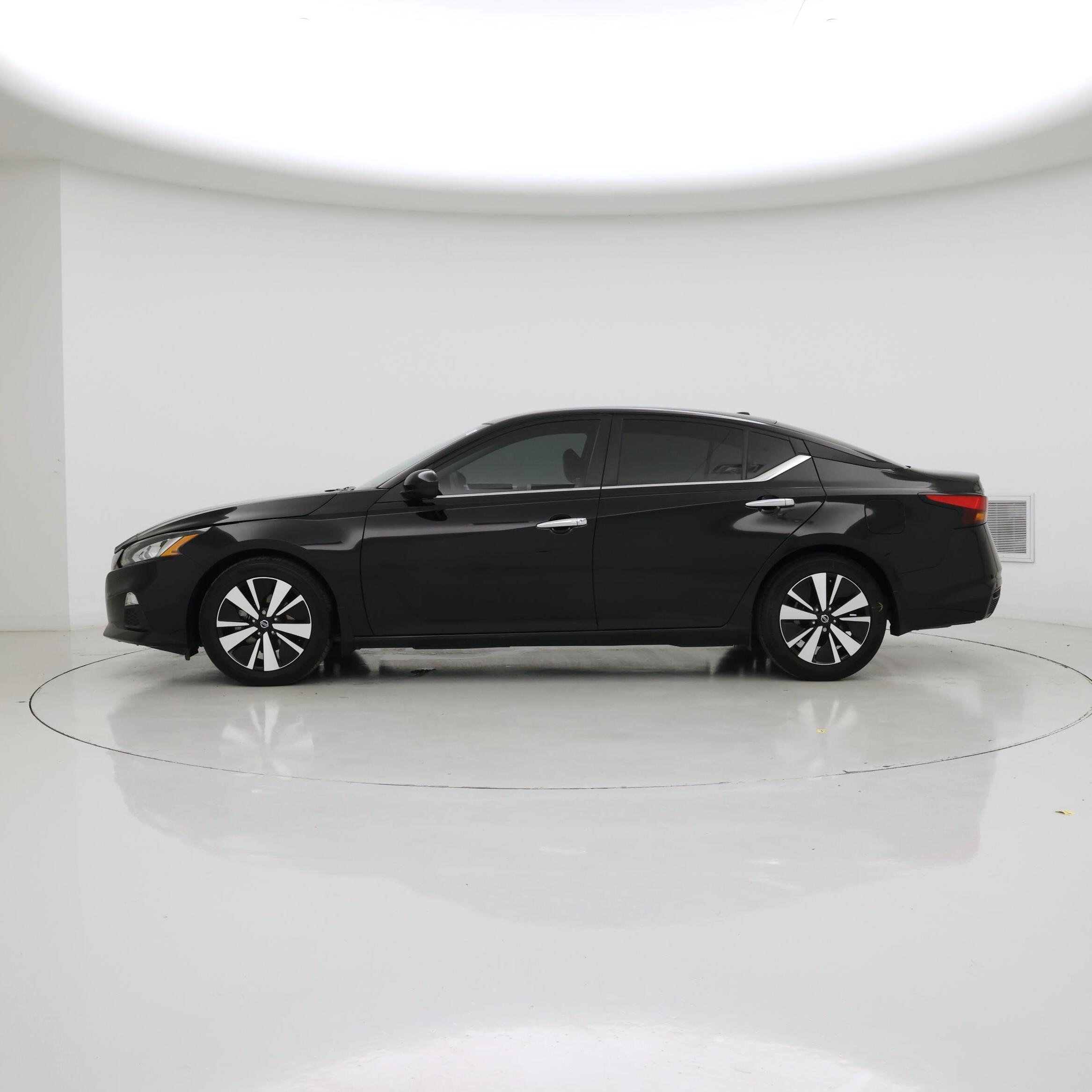 Thumbnail: 2022 Nissan Altima - 3