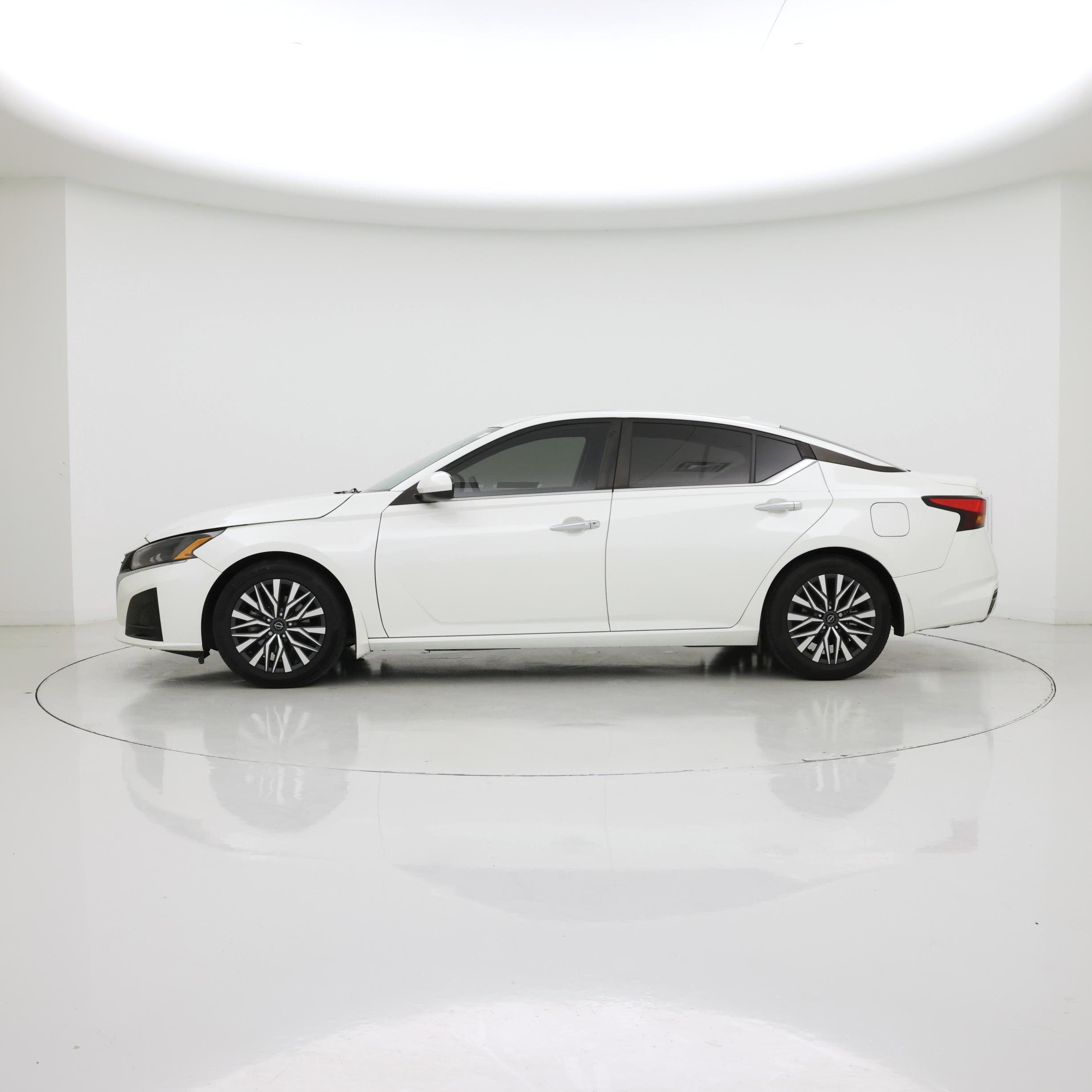 Thumbnail: 2023 Nissan Altima - 3