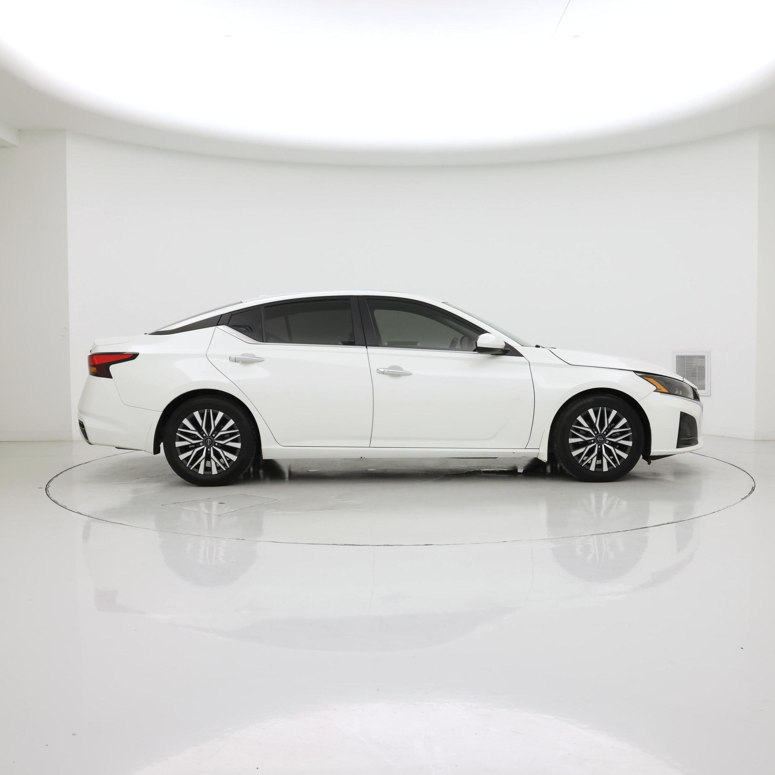 Thumbnail: 2023 Nissan Altima - 7