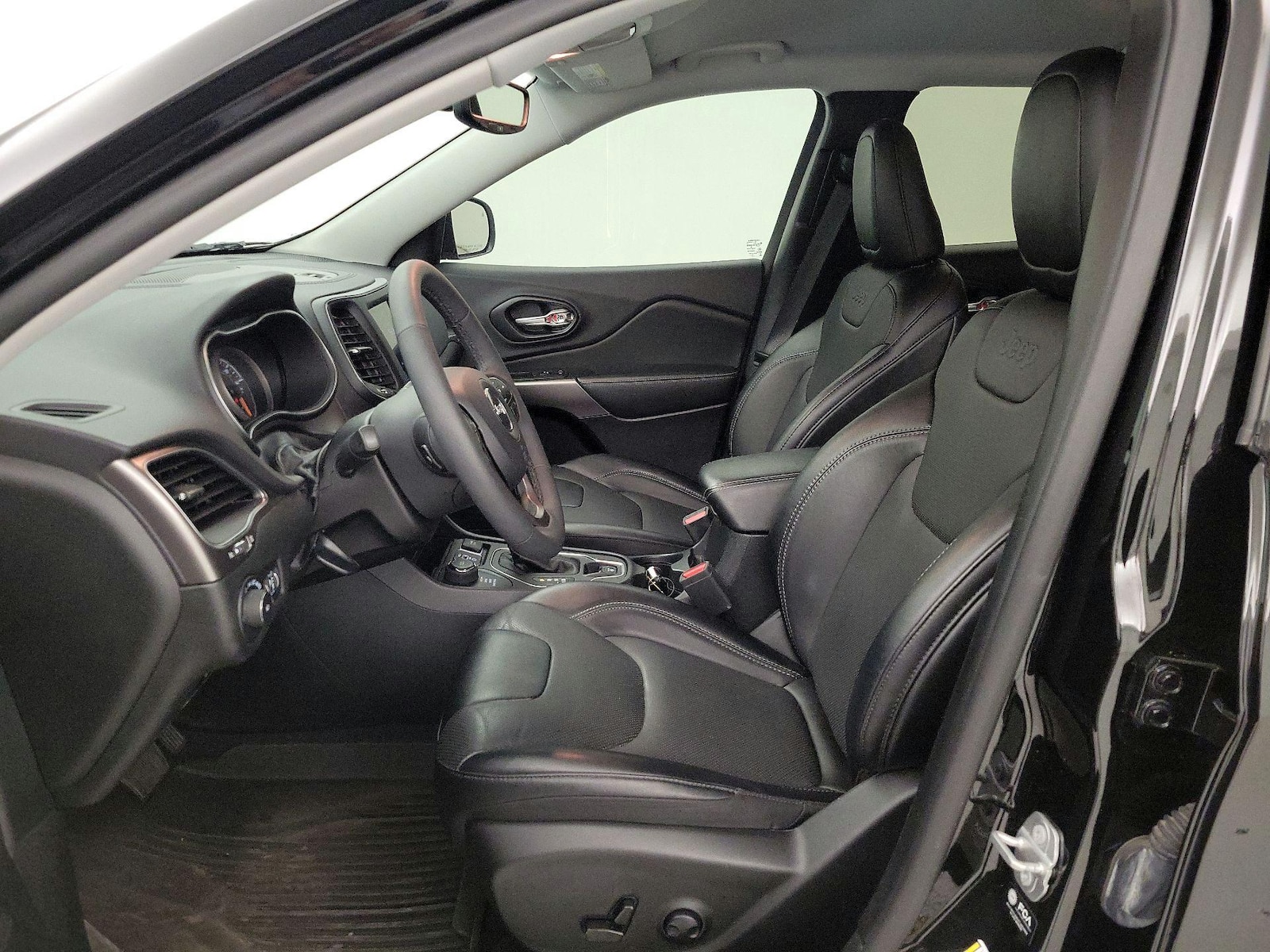 2022 Jeep Cherokee Latitude Lux - Photo 12
