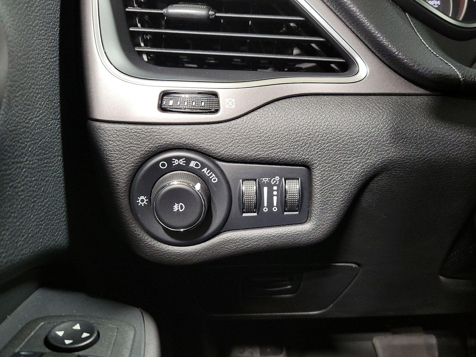 2022 Jeep Cherokee Latitude Lux - Photo 14