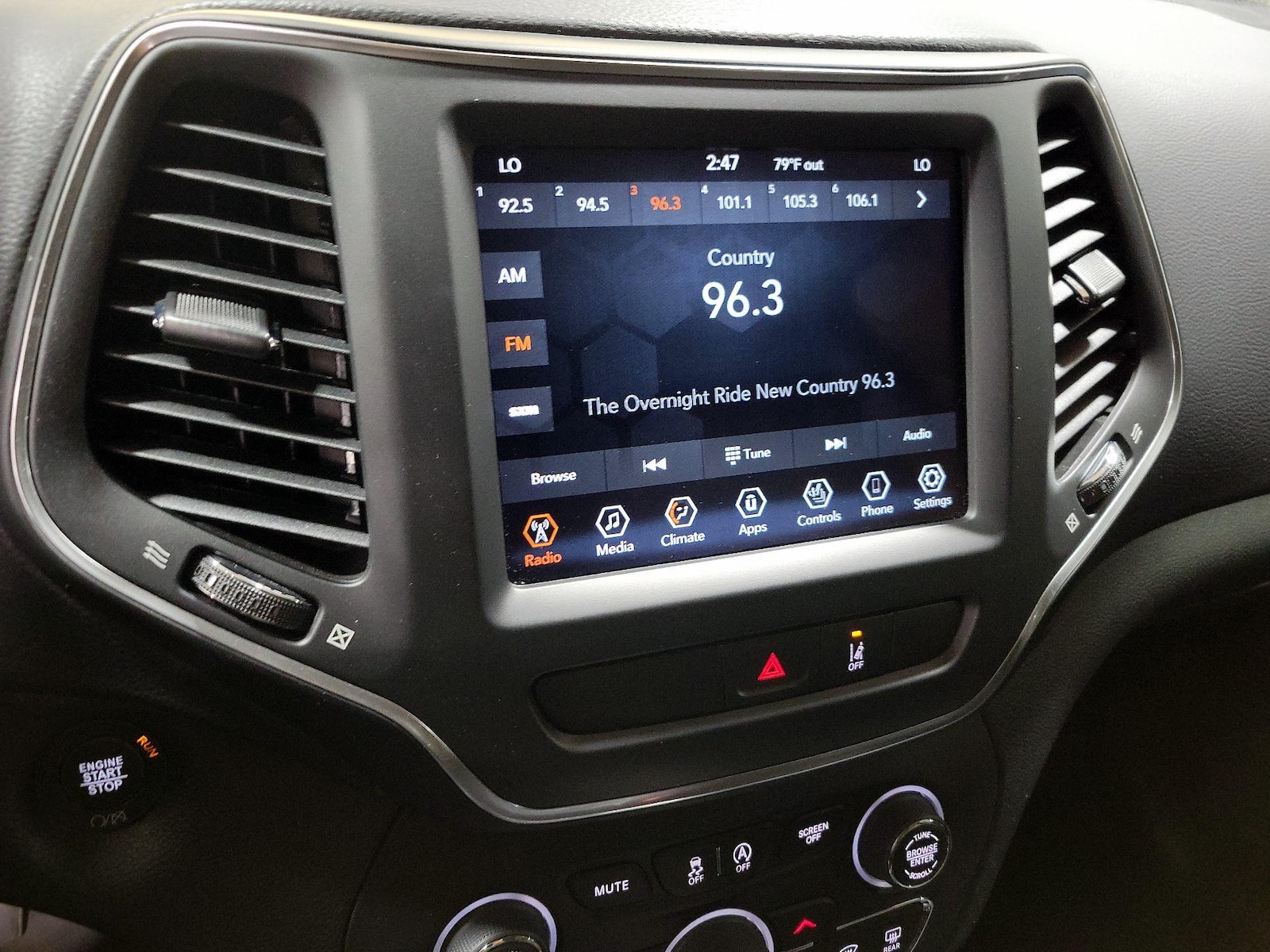 2022 Jeep Cherokee Latitude Lux - Photo 16