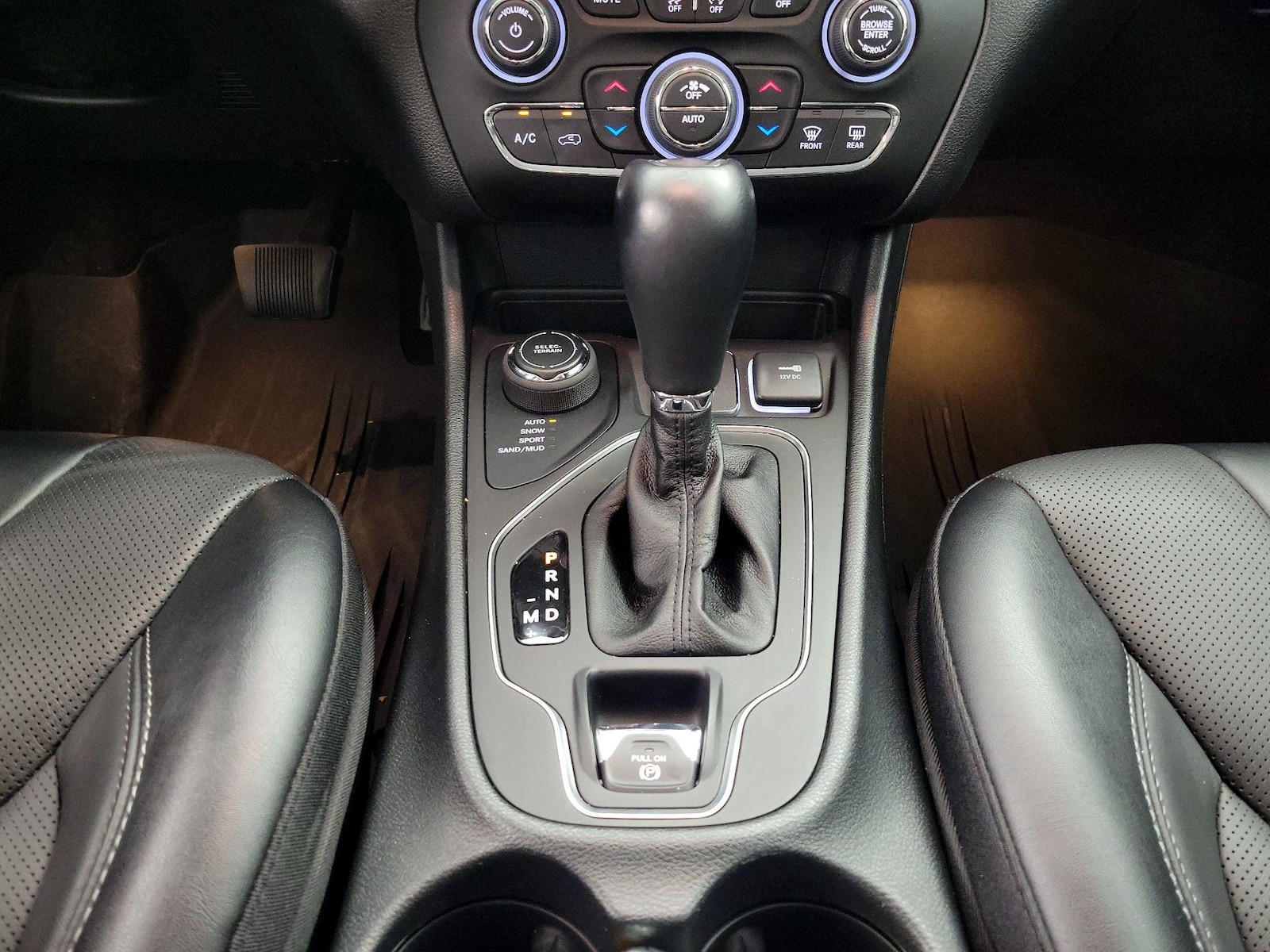 2022 Jeep Cherokee Latitude Lux - Photo 18