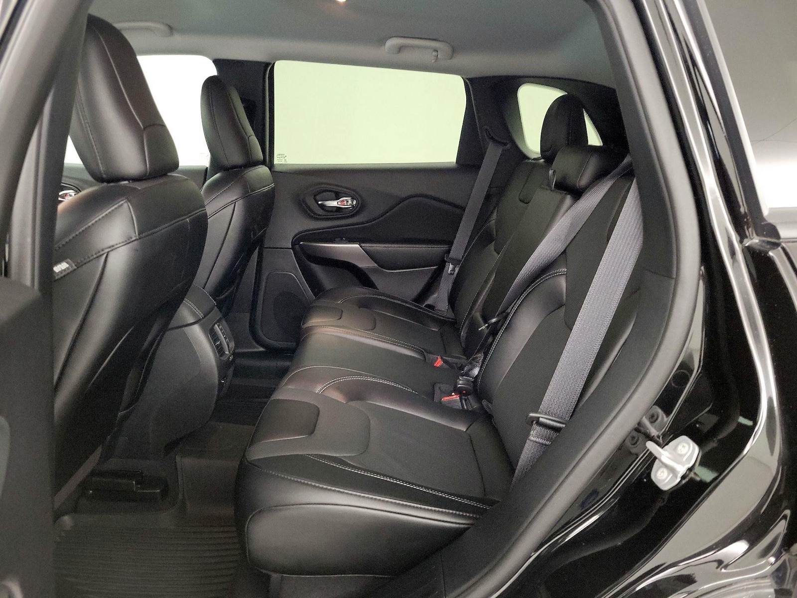 2022 Jeep Cherokee Latitude Lux - Photo 19