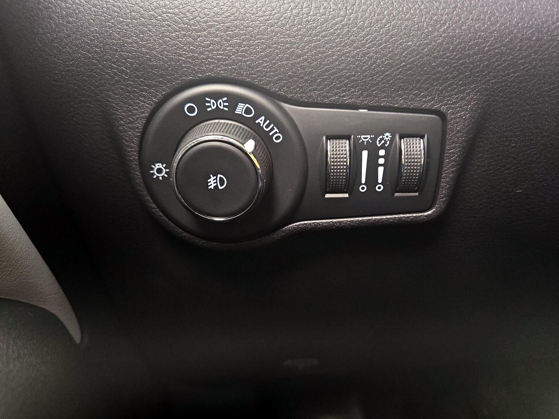 Thumbnail: 2023 Jeep Compass - 13