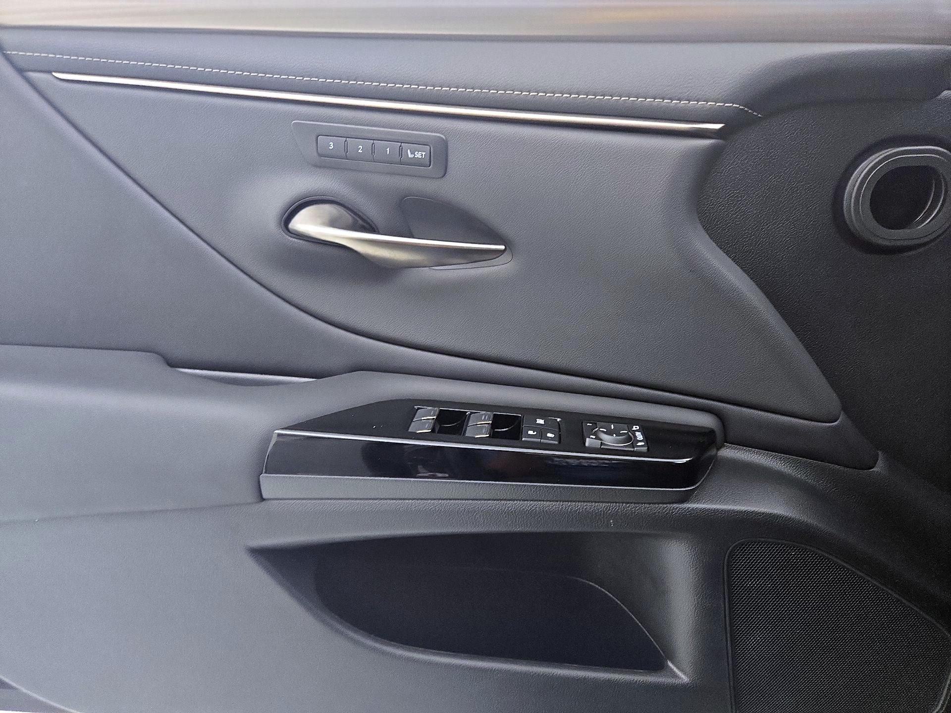 Thumbnail: 2022 Lexus ES - 12
