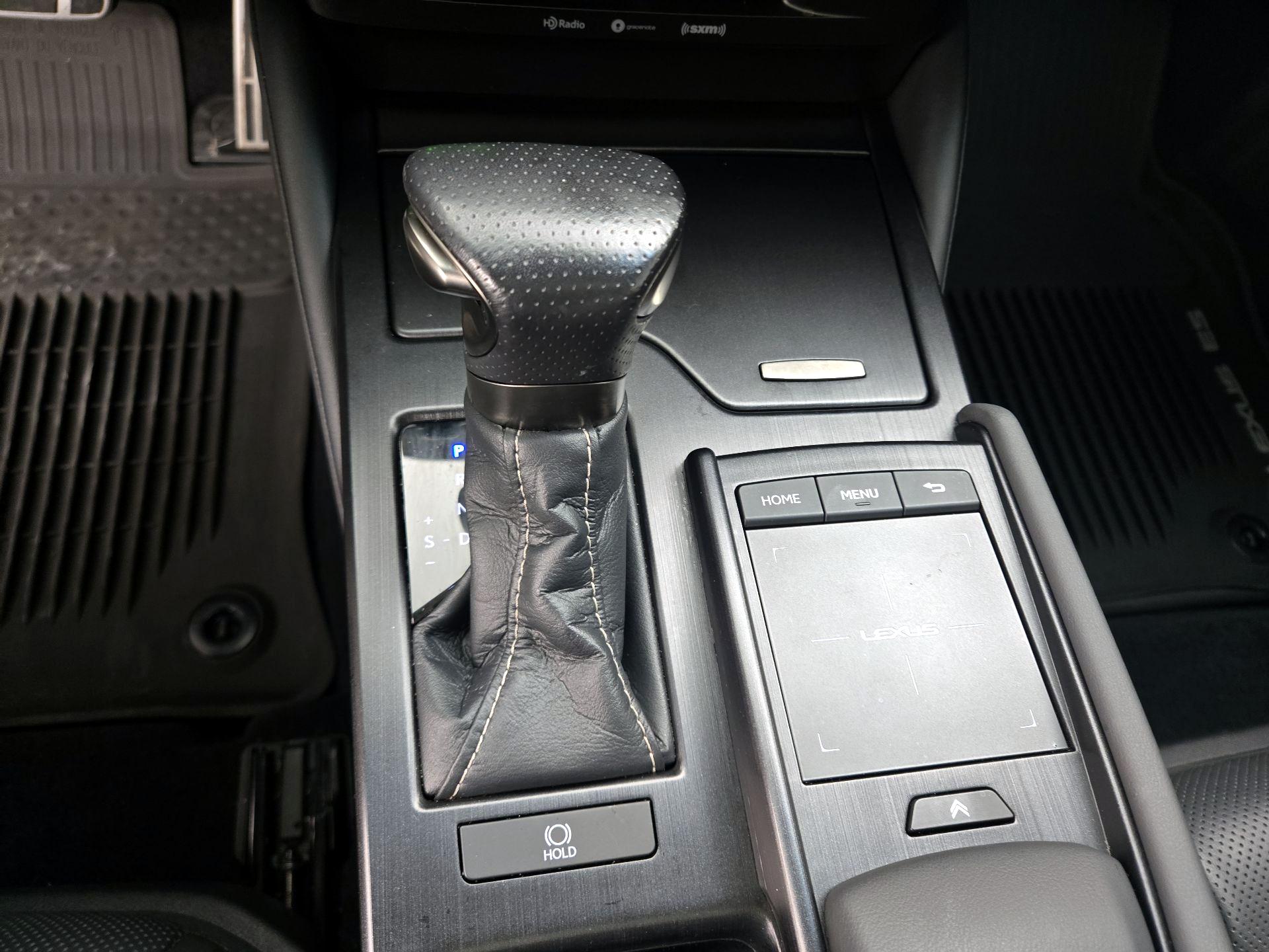 Thumbnail: 2022 Lexus ES - 17