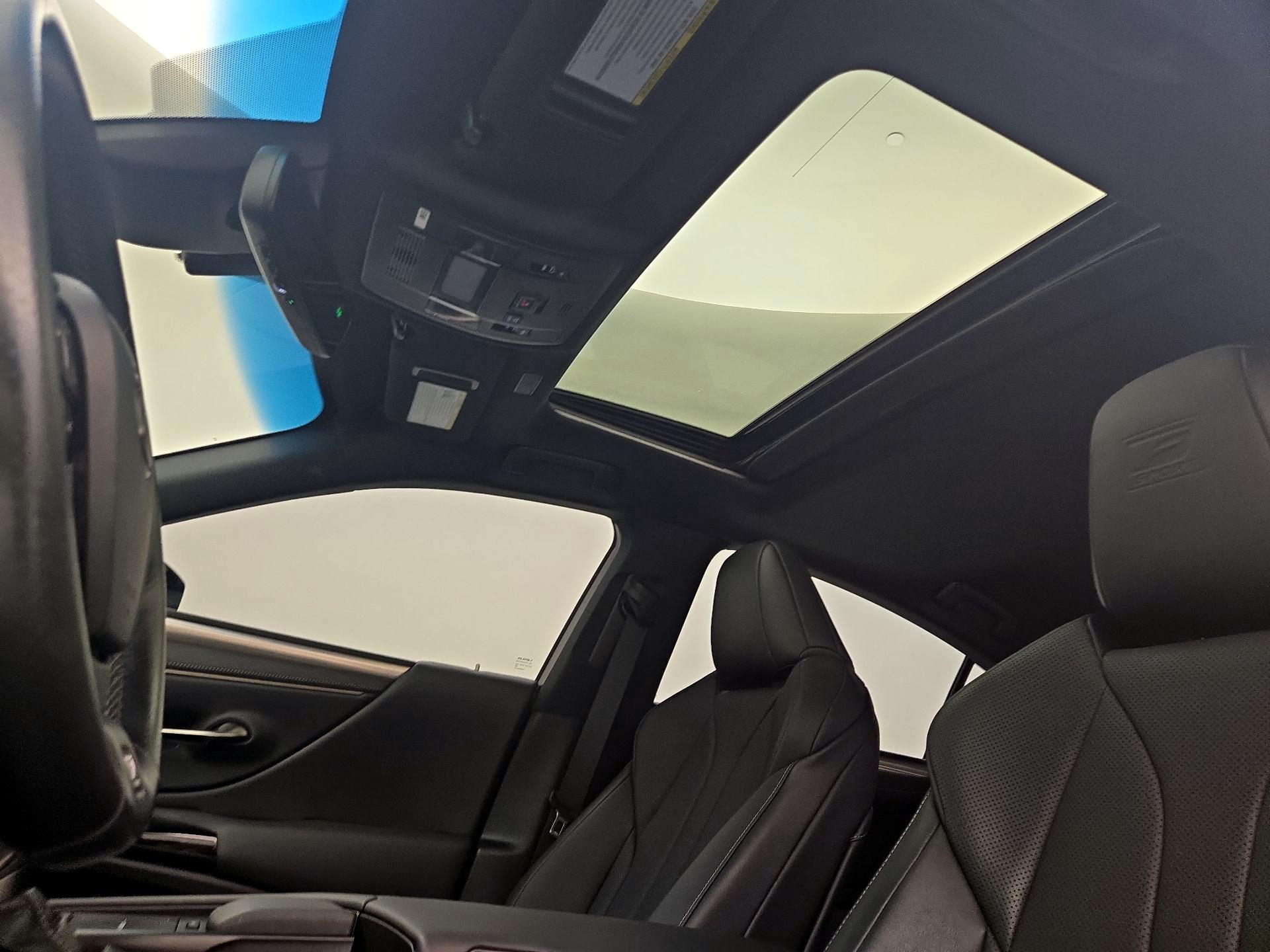 Thumbnail: 2022 Lexus ES - 19