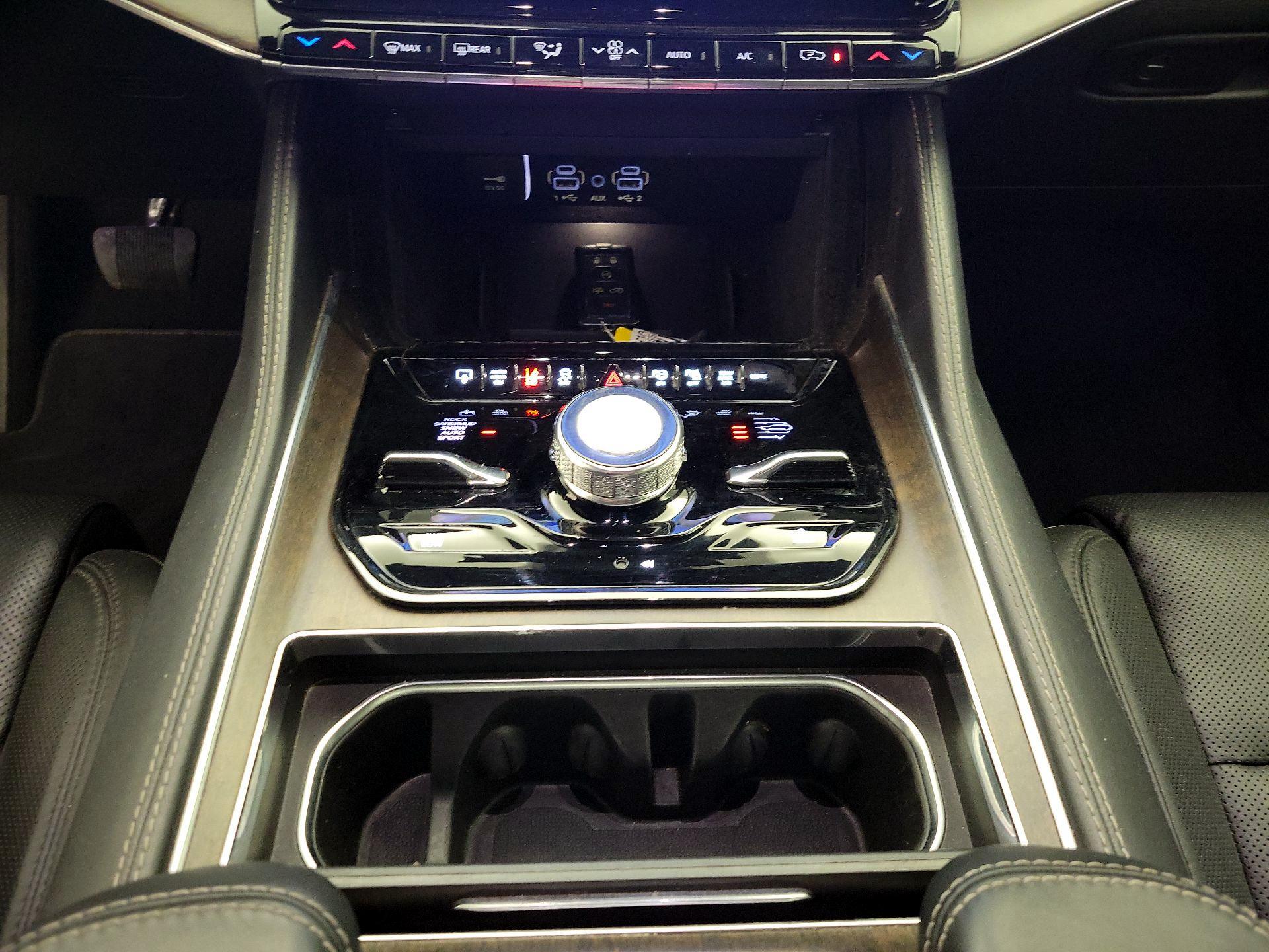 Thumbnail: 2023 Jeep Grand Wagoneer - 18