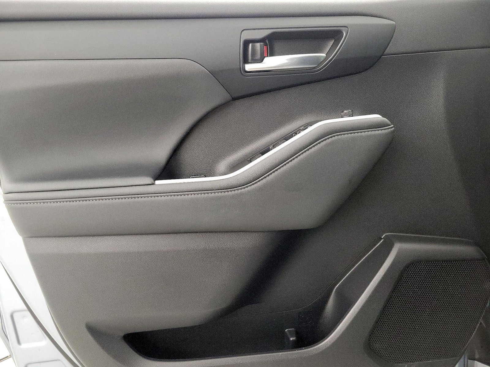 2023 Toyota Highlander XLE - Photo 13