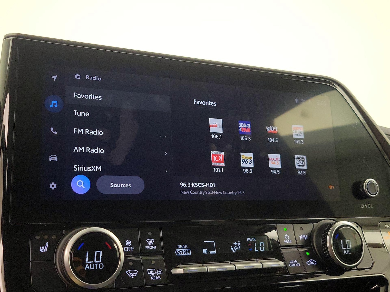 2023 Toyota Highlander XLE - Photo 16