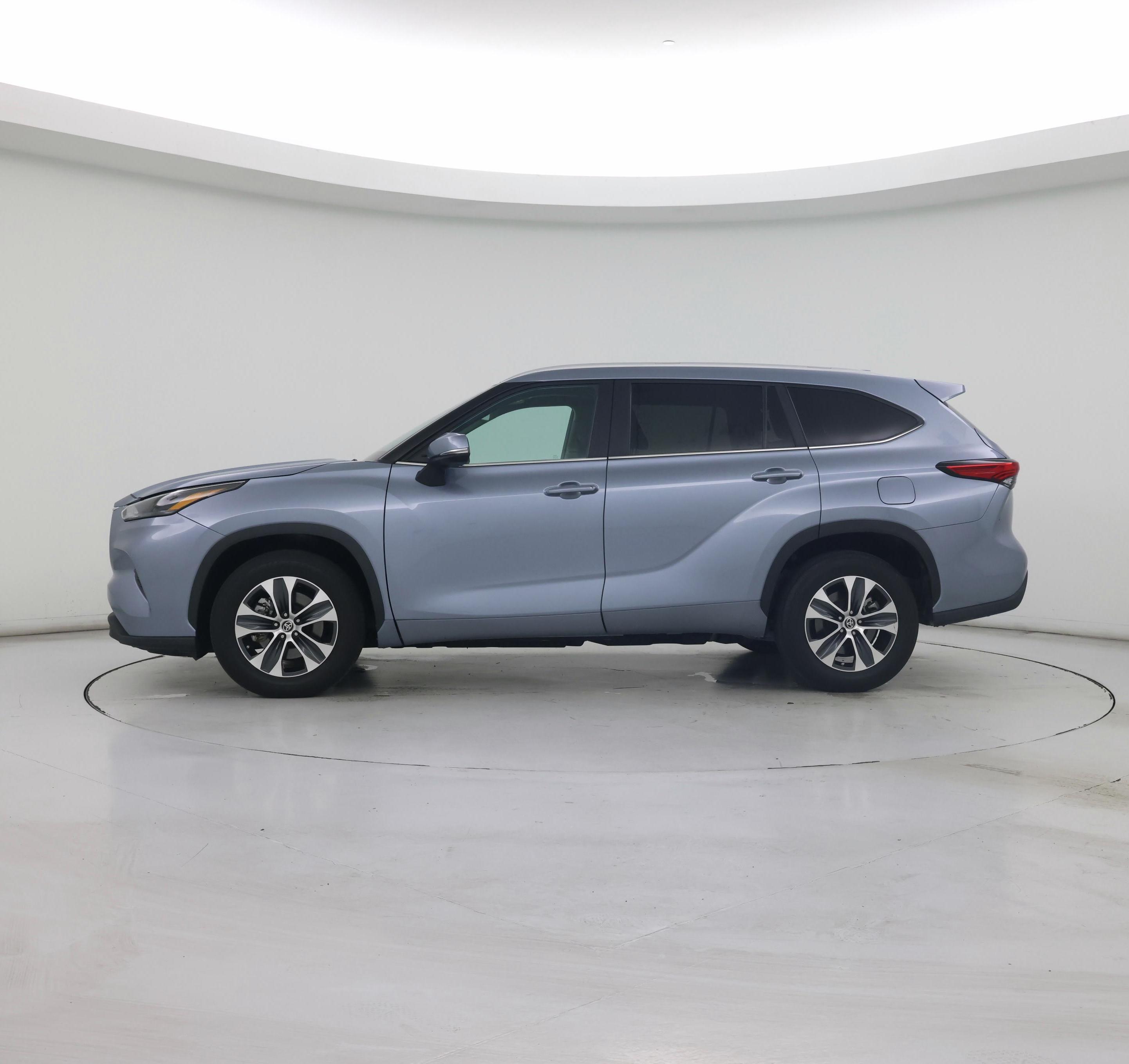 Thumbnail: 2023 Toyota Highlander - 3