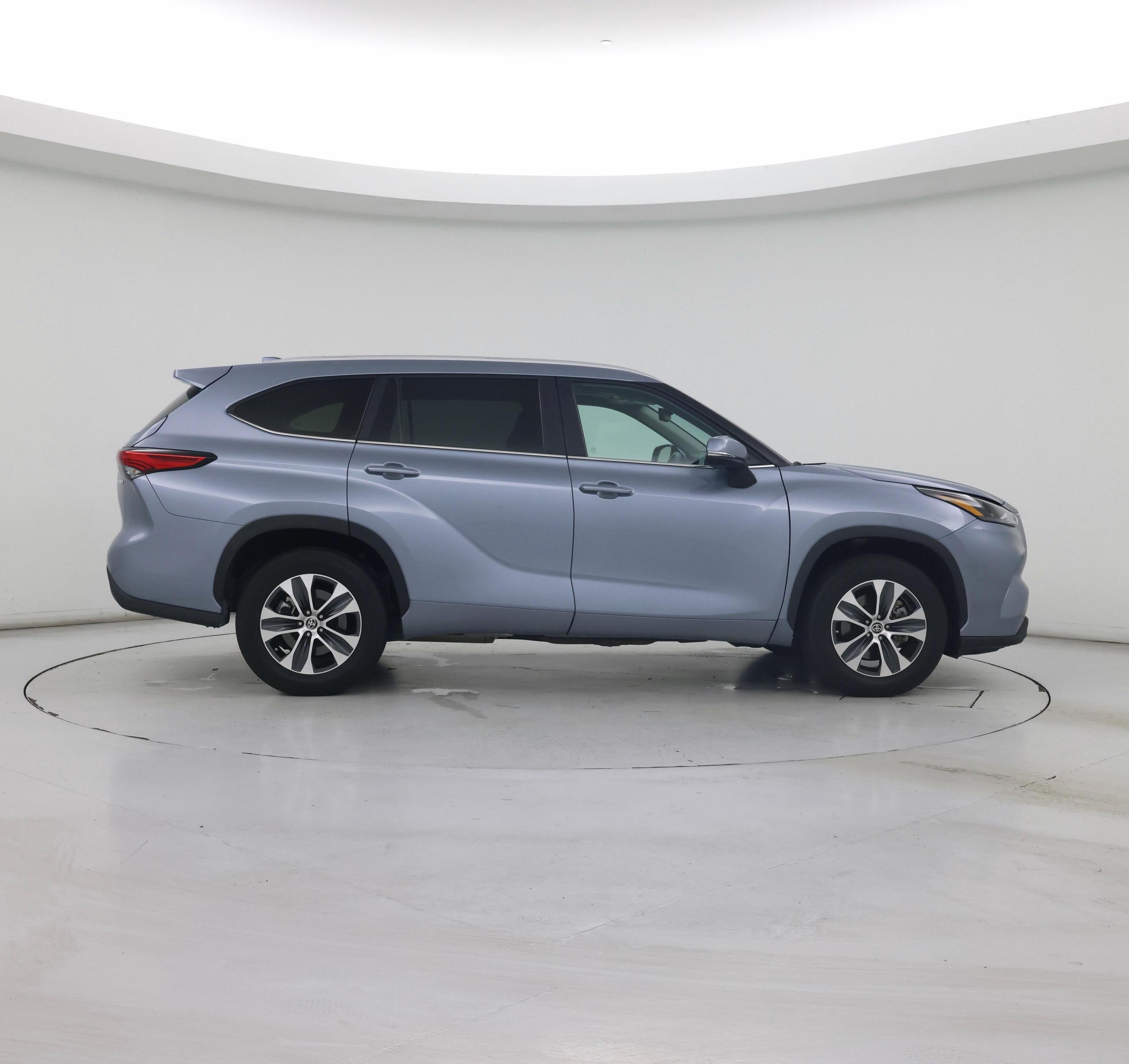 Thumbnail: 2023 Toyota Highlander - 7