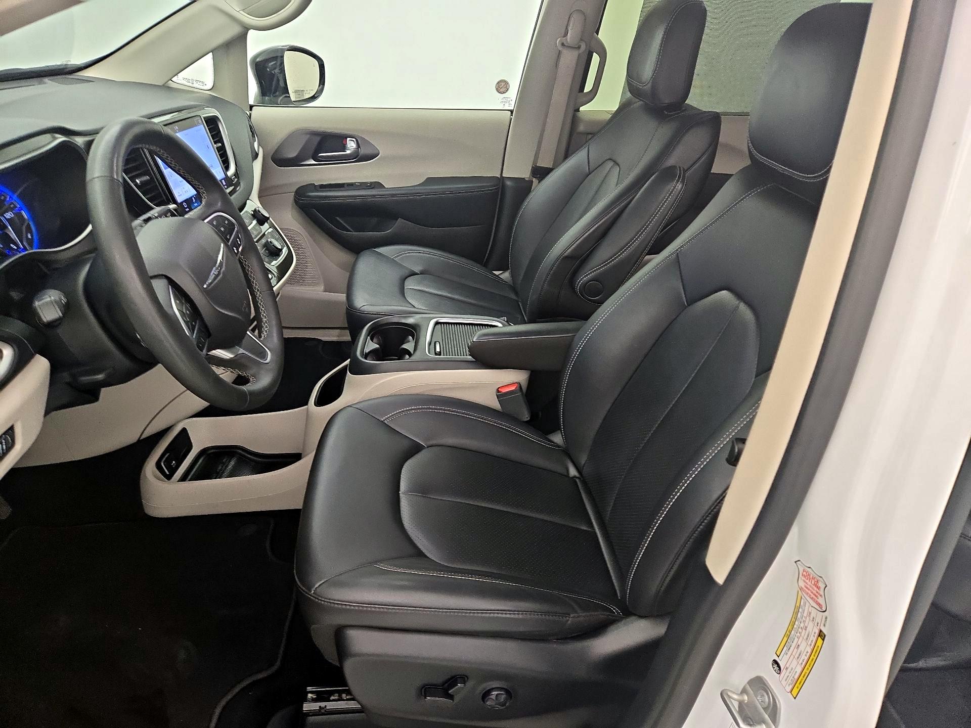 Thumbnail: 2024 Chrysler Pacifica - 11