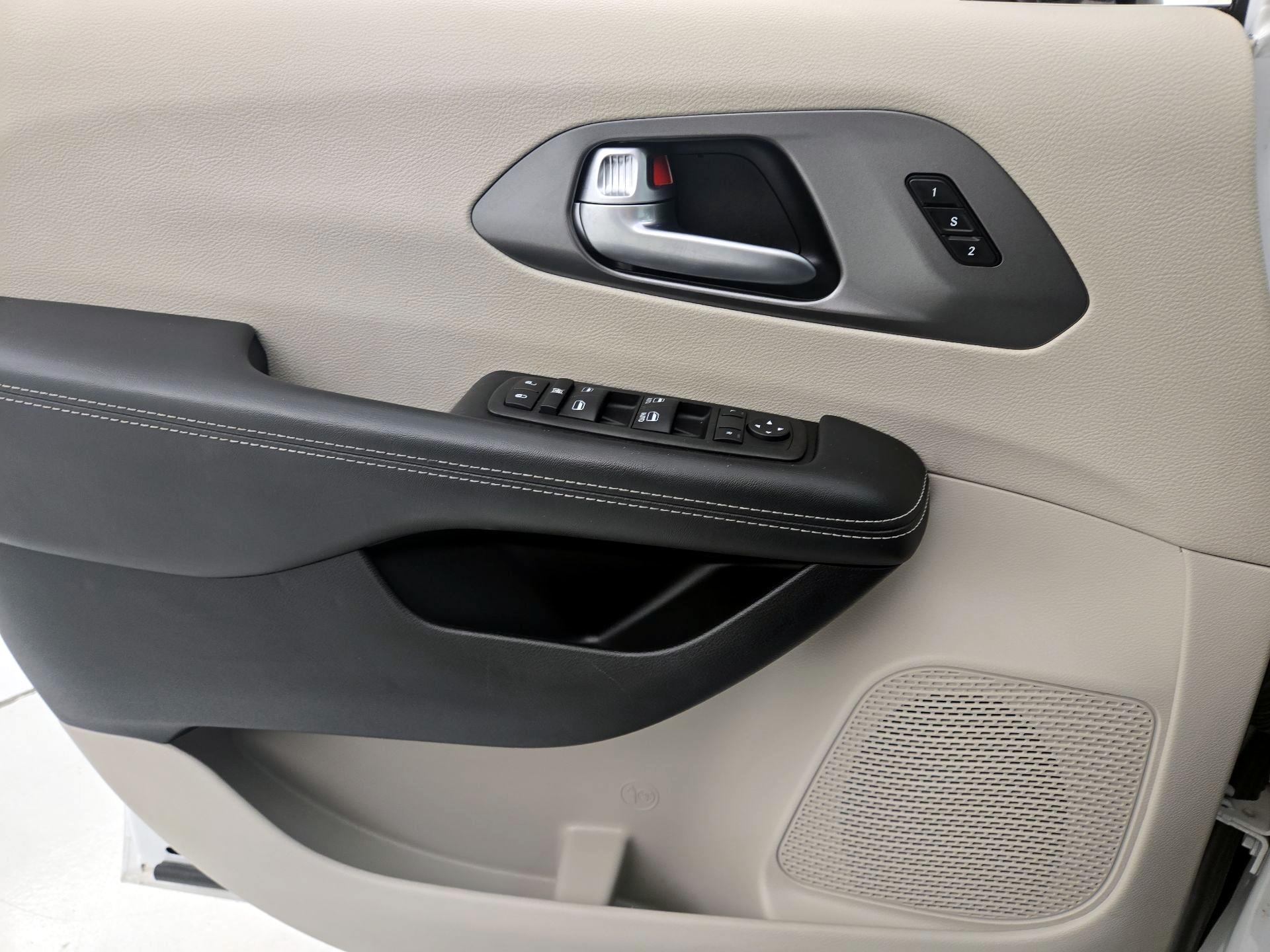 Thumbnail: 2024 Chrysler Pacifica - 12