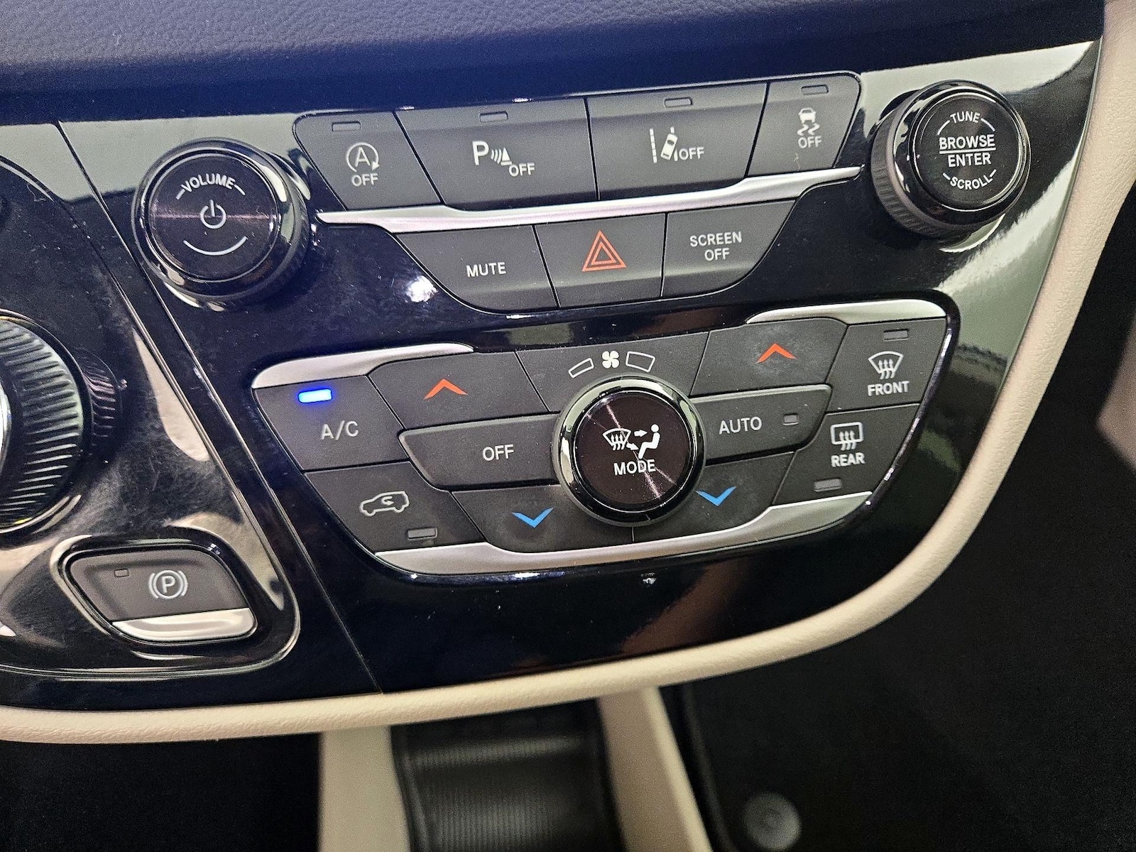 2024 Chrysler Pacifica Touring L - Photo 17