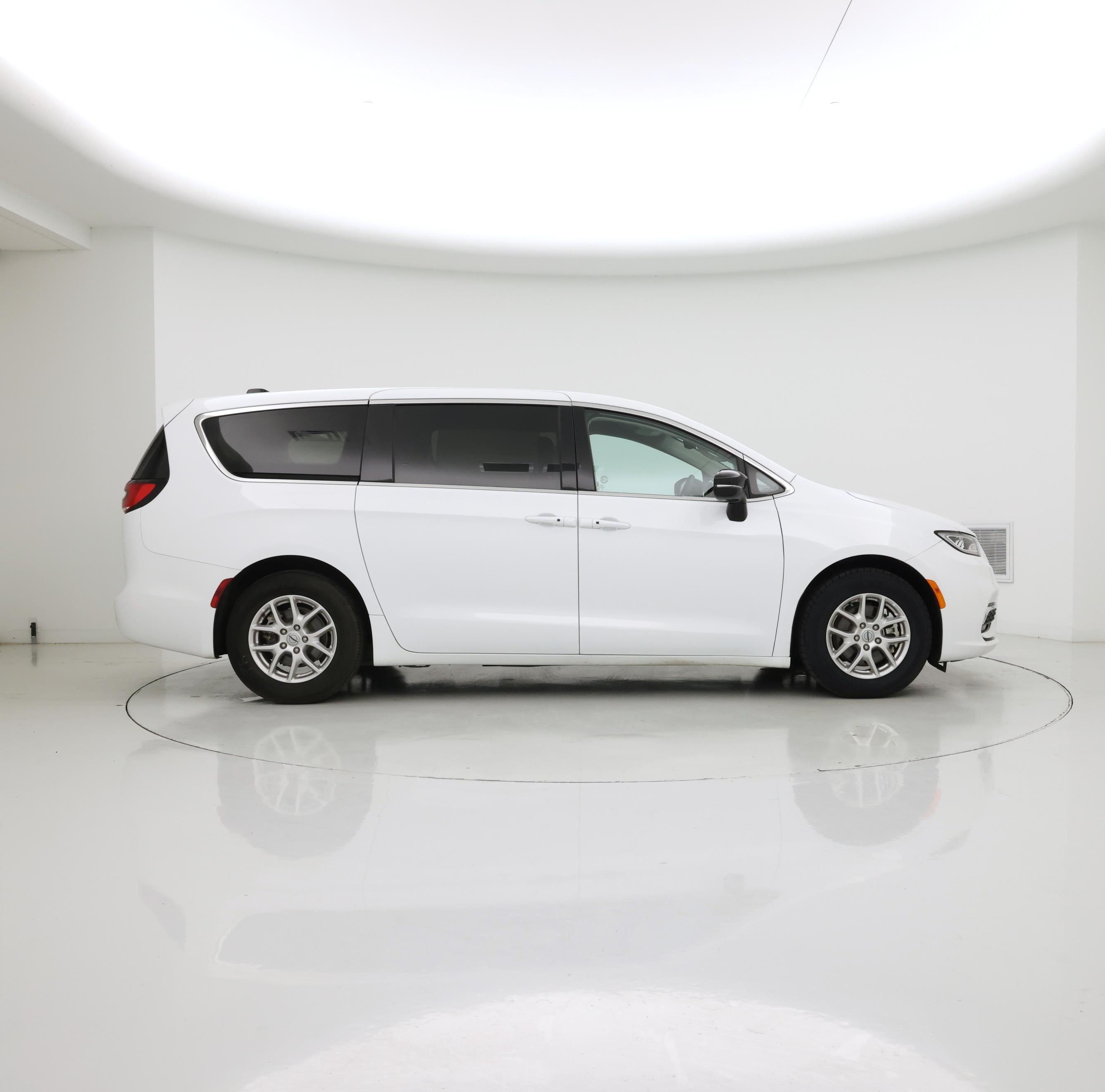 Thumbnail: 2024 Chrysler Pacifica - 7
