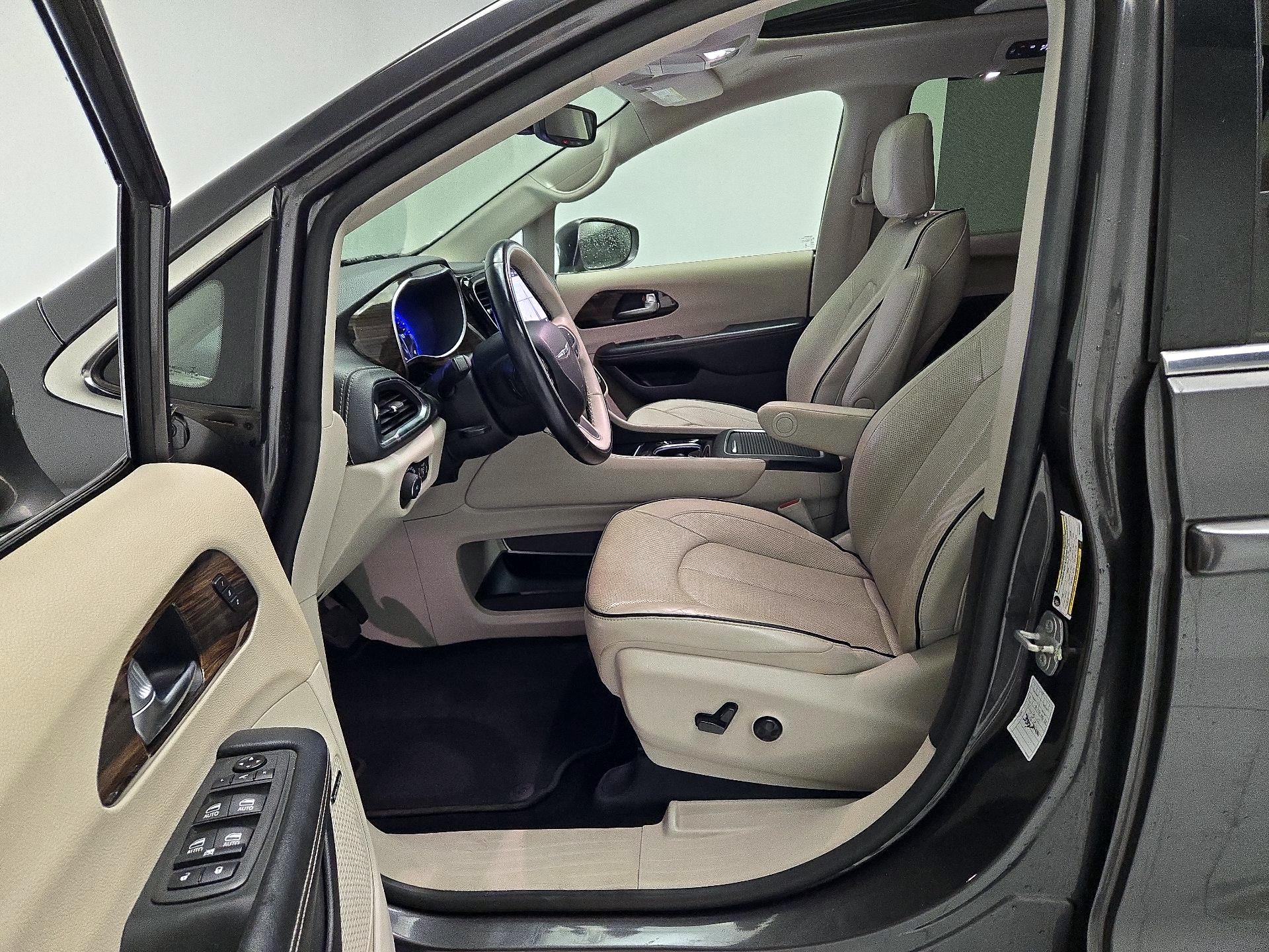 Thumbnail: 2021 Chrysler Pacifica - 11