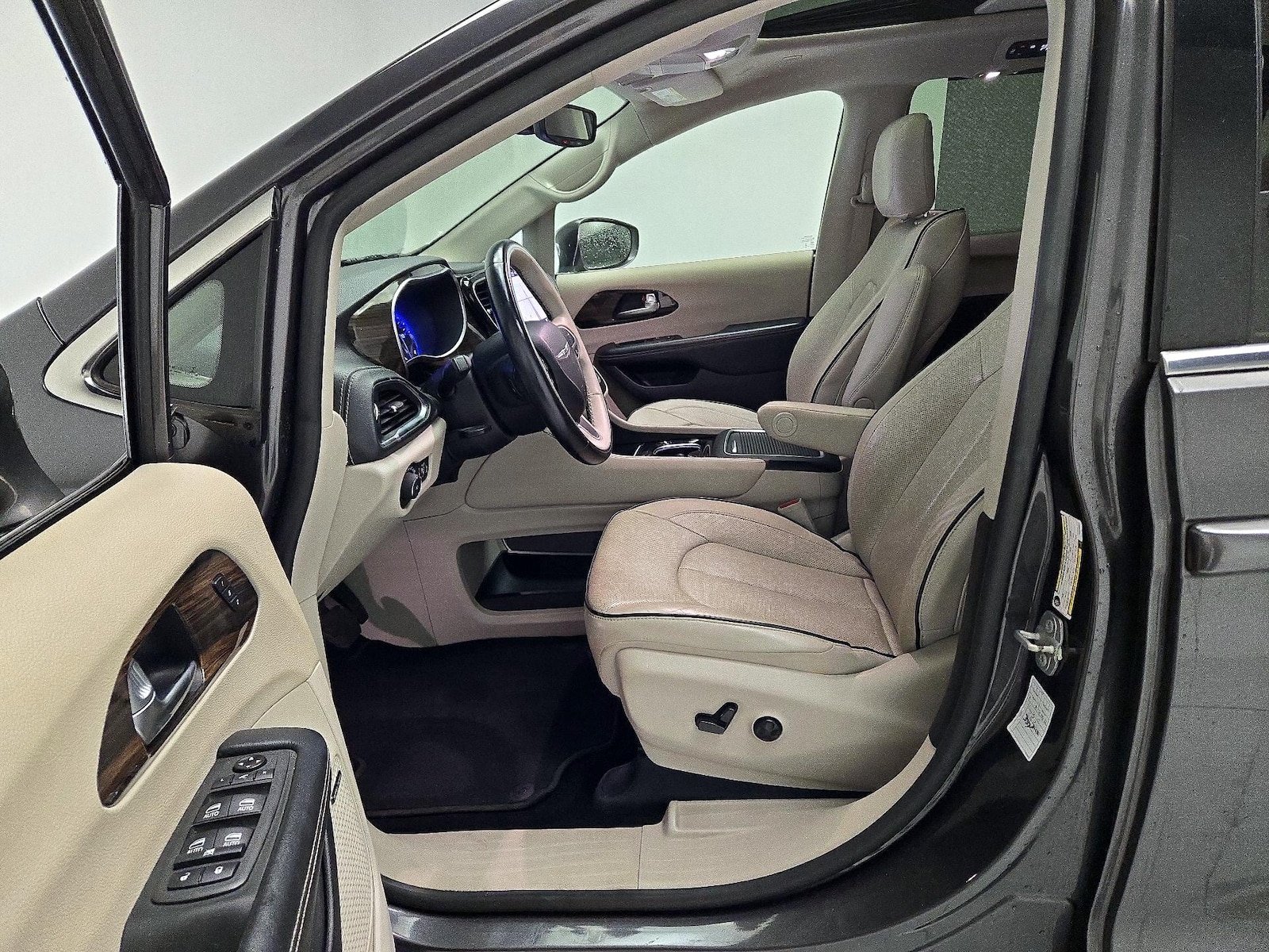 2021 Chrysler Pacifica Limited - Photo 12