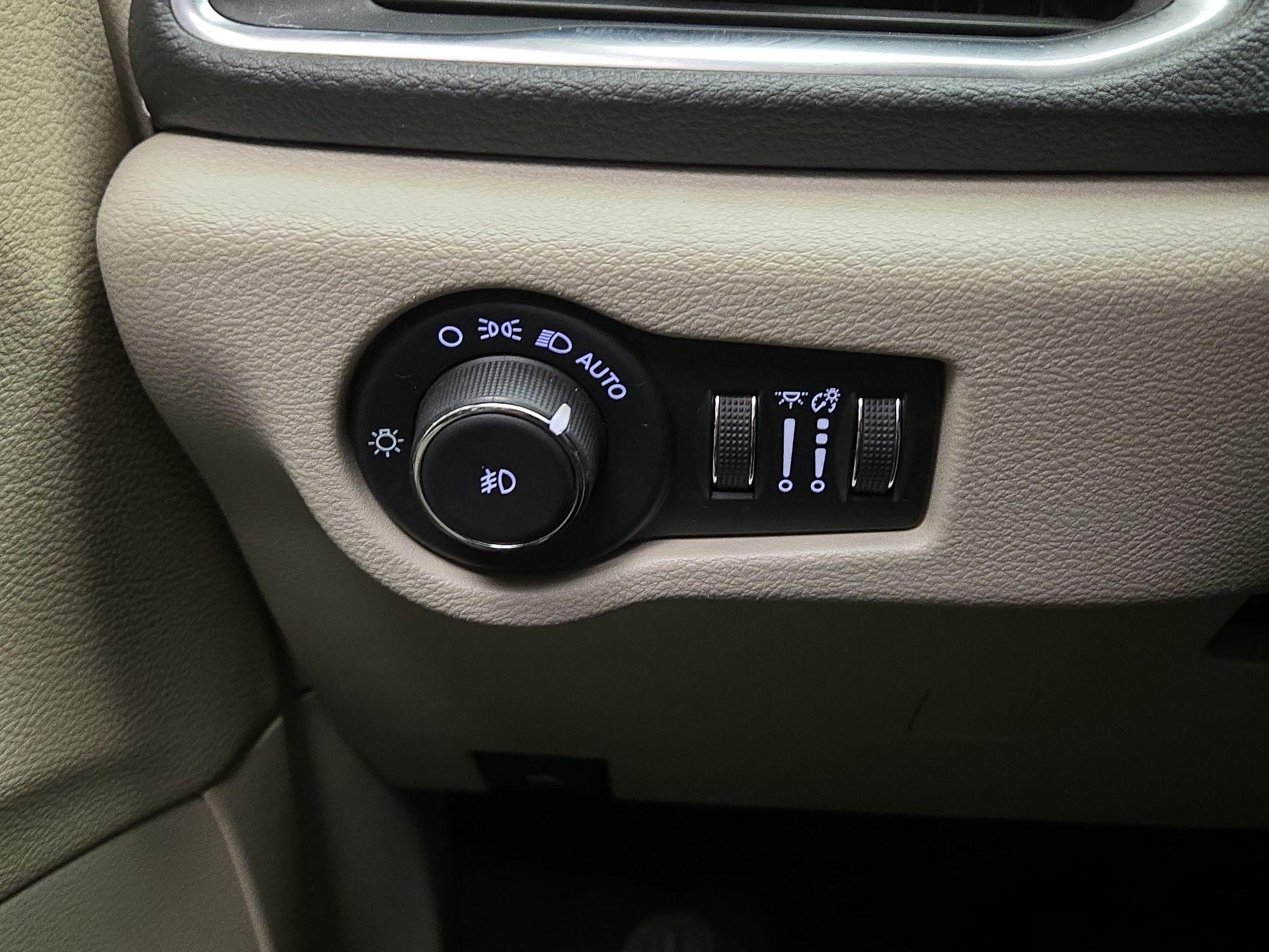 Thumbnail: 2021 Chrysler Pacifica - 13