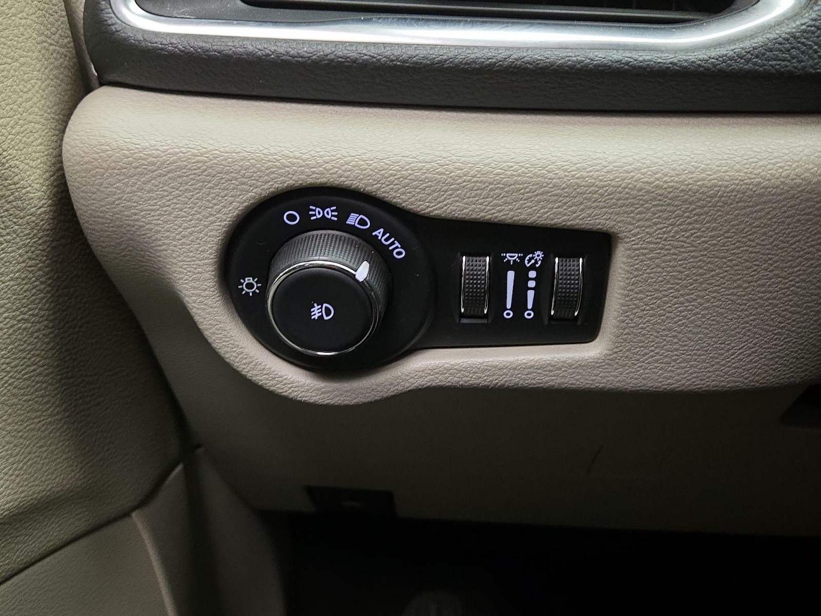 2021 Chrysler Pacifica Limited - Photo 14