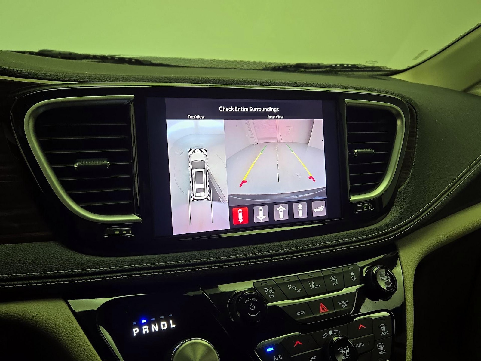 2021 Chrysler Pacifica Limited - Photo 16