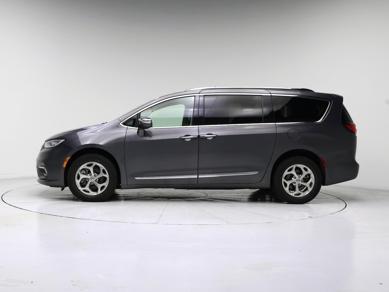 2021 Chrysler Pacifica Limited - Photo 4